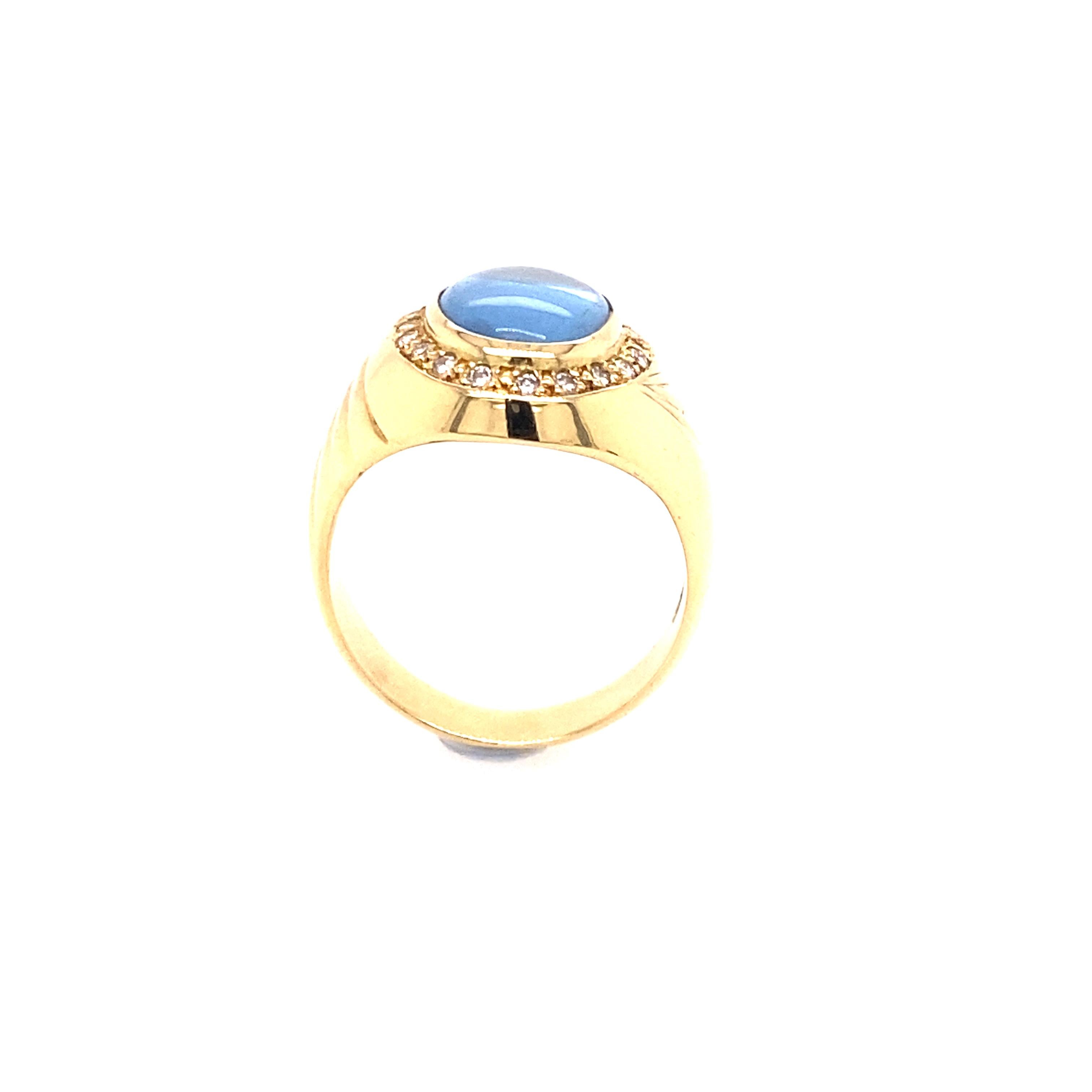 18 Karat Yellow Gold 4.50 Carat Light Blue Cabochon Sapphire Diamond Ring In New Condition For Sale In Indooroopilly, QLD