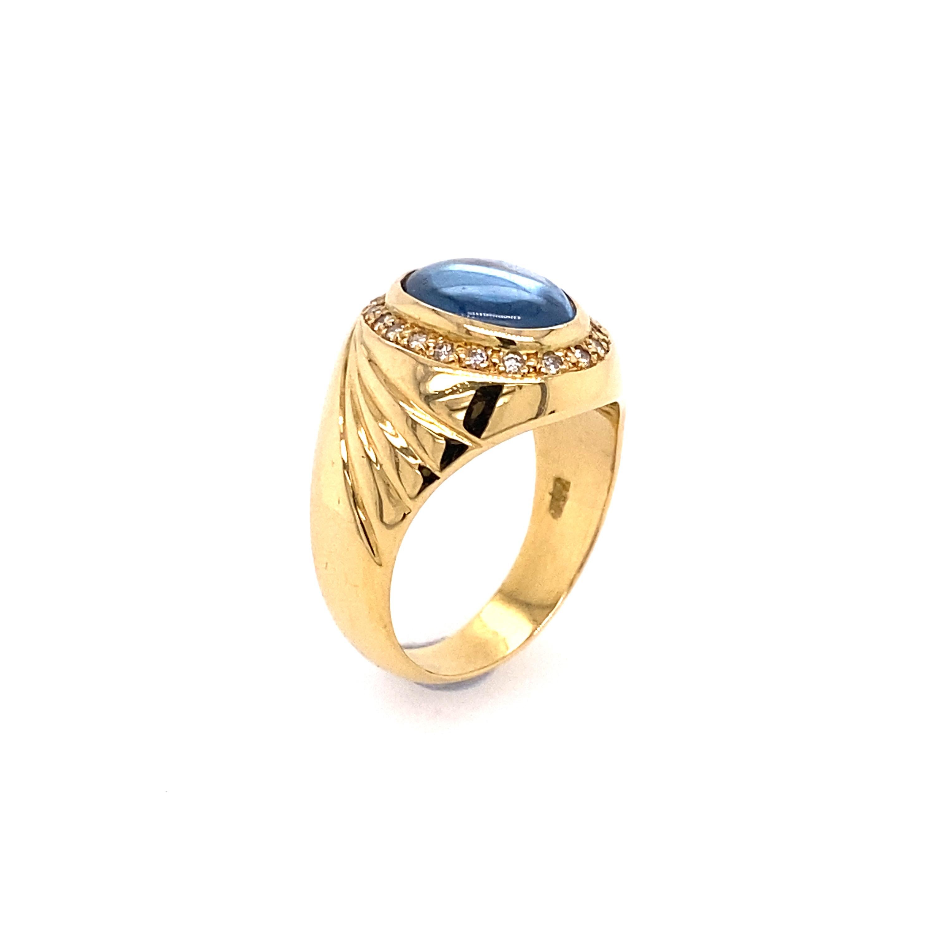 18 Karat Yellow Gold 4.50 Carat Light Blue Cabochon Sapphire Diamond Ring For Sale 1