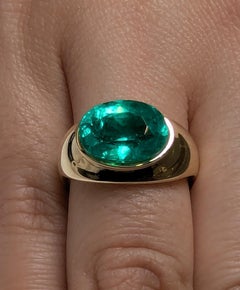 18 Karat Yellow Gold 4.58 Carat Oval Emerald Sculpture Ring