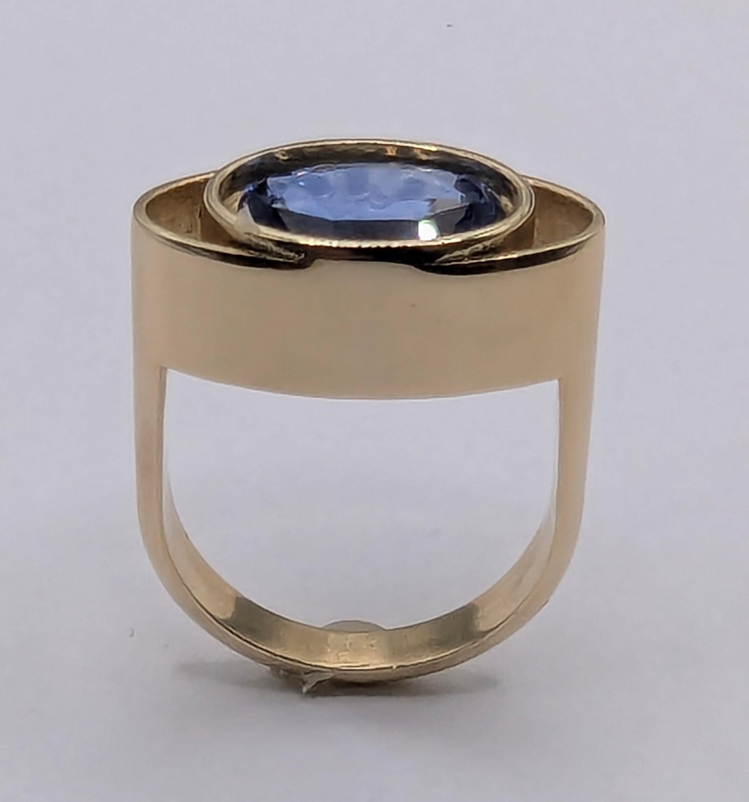 En venta: Anillo de oro amarillo de 18 quilates con zafiro azul de 4,60 quilates  6