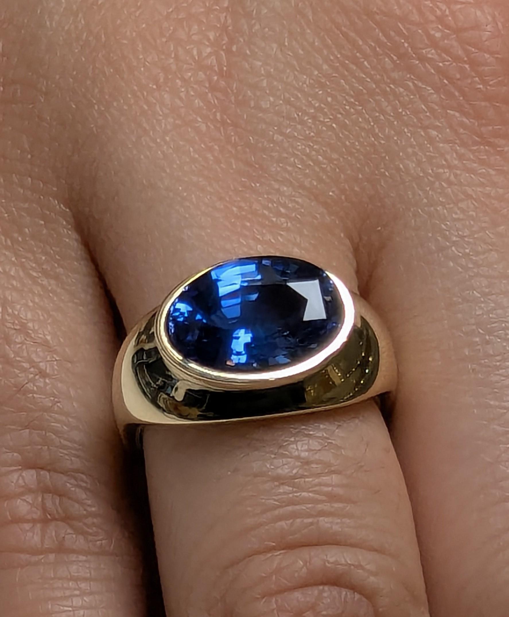 in vendita:  Anello scultura in oro giallo 18 carati con zaffiro ovale da 4,60 carati 3