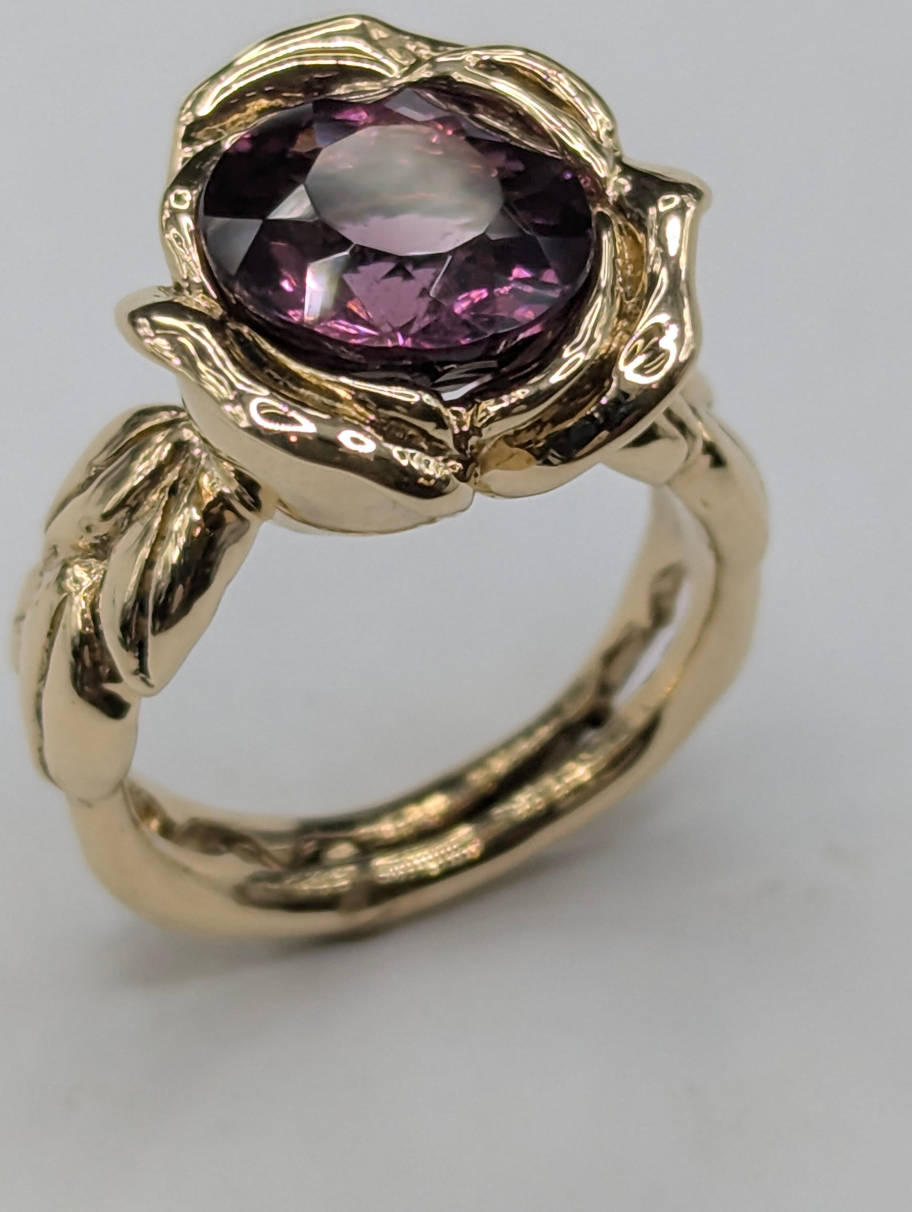 En venta: Oro amarillo de 18 quilates 4,68 quilates  Anillo Rosa Turmalina Violeta  5