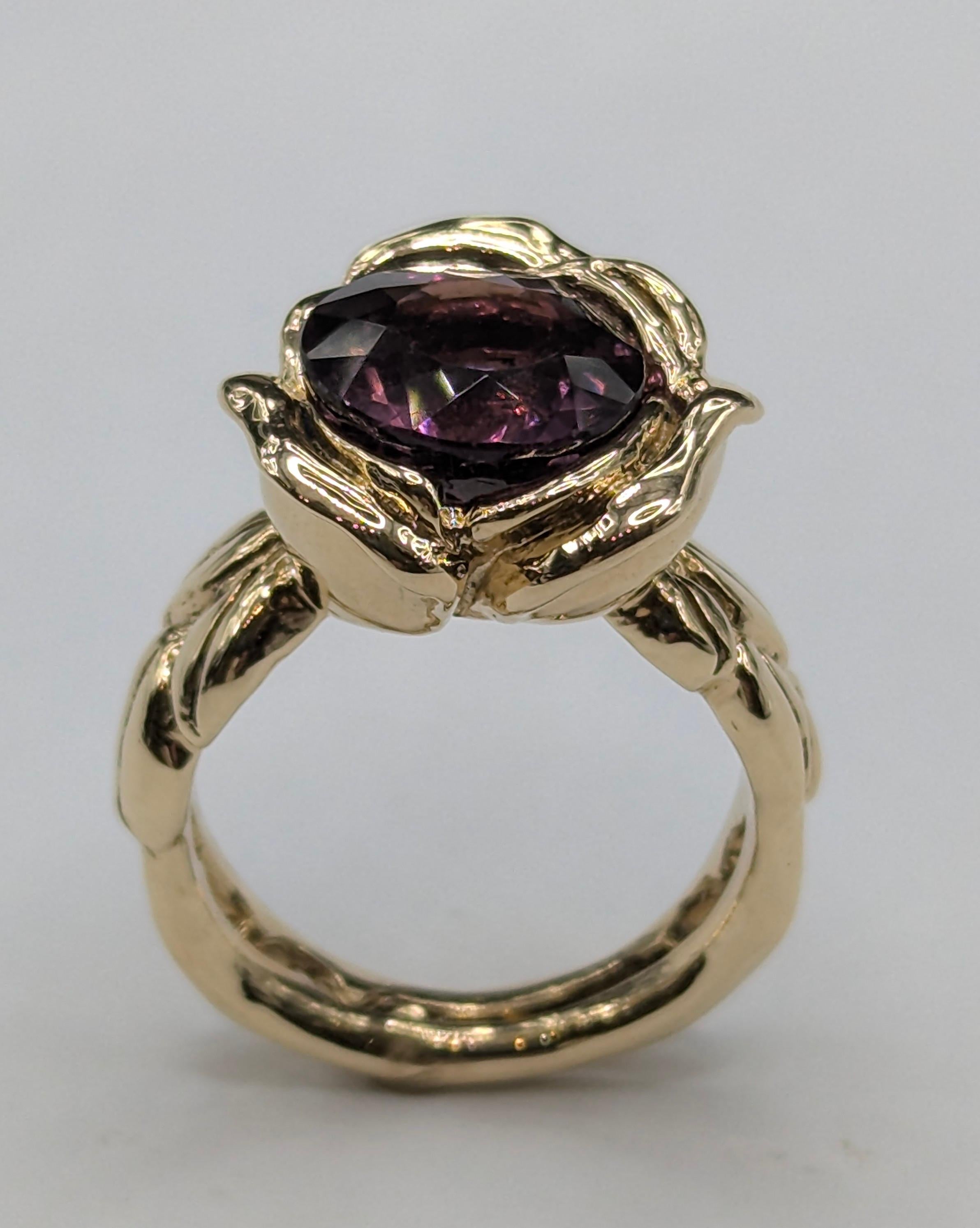 En venta: Oro amarillo de 18 quilates 4,68 quilates  Anillo Rosa Turmalina Violeta  6
