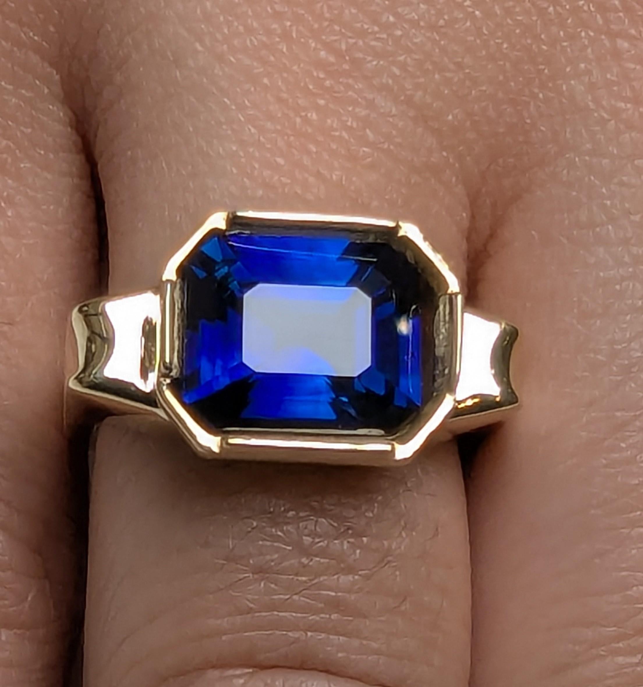 En venta: Anillo de oro amarillo de 18 quilates con zafiro azul de 4,78 quilates  2