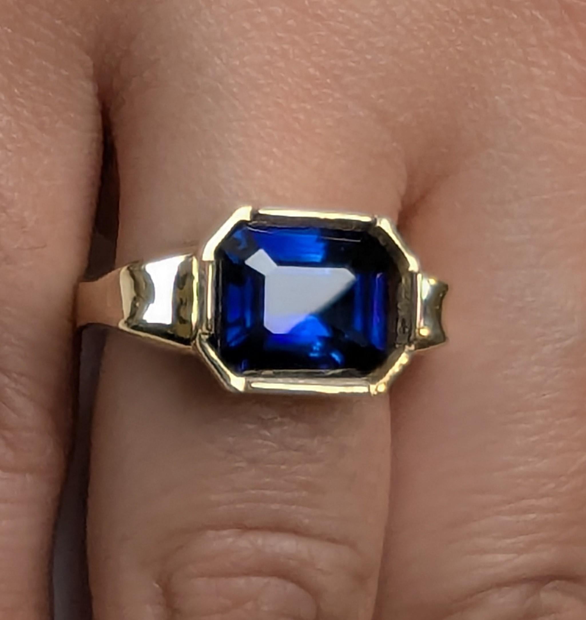 En venta: Anillo de oro amarillo de 18 quilates con zafiro azul de 4,78 quilates  4
