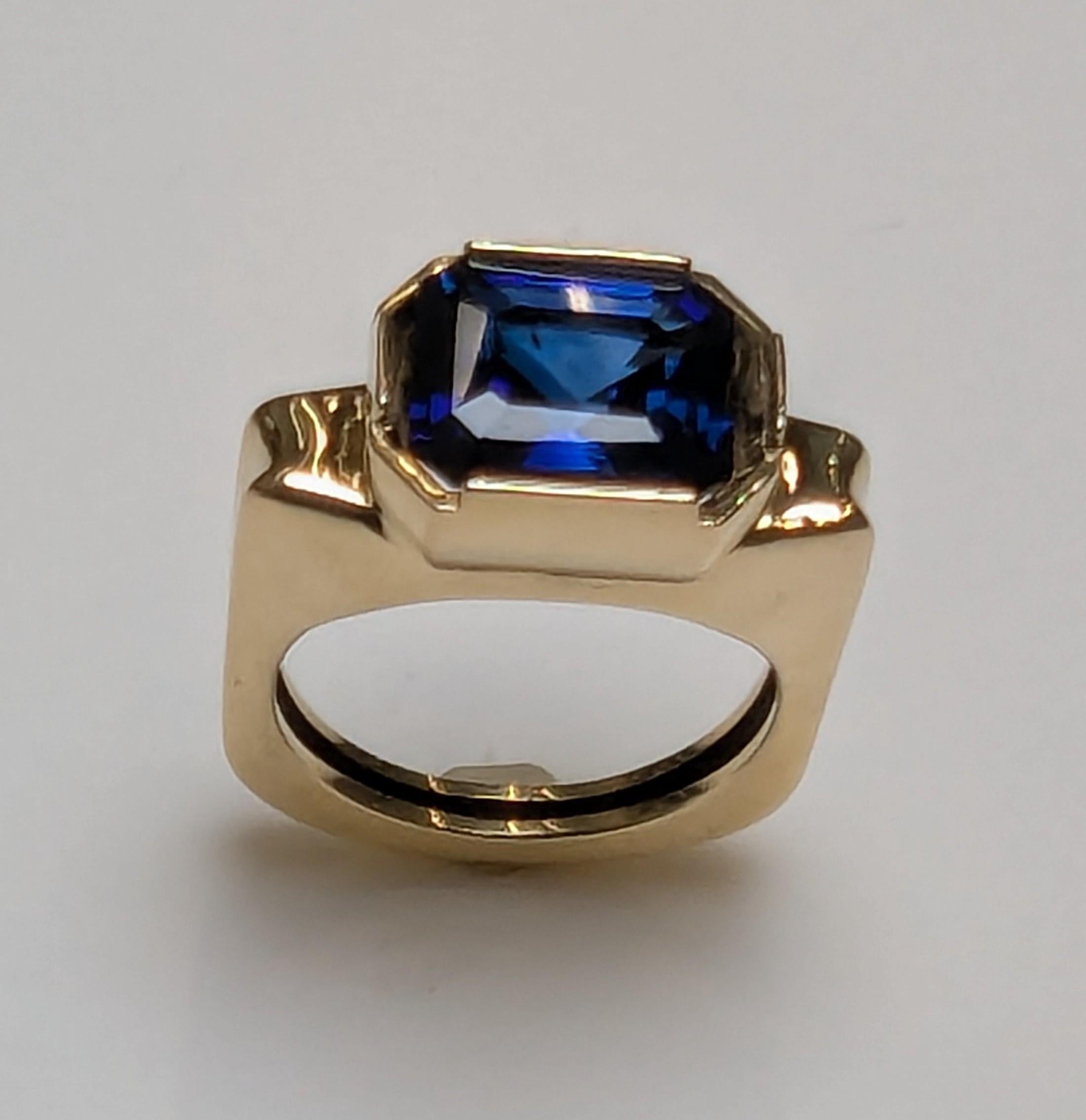 En venta: Anillo de oro amarillo de 18 quilates con zafiro azul de 4,78 quilates  5
