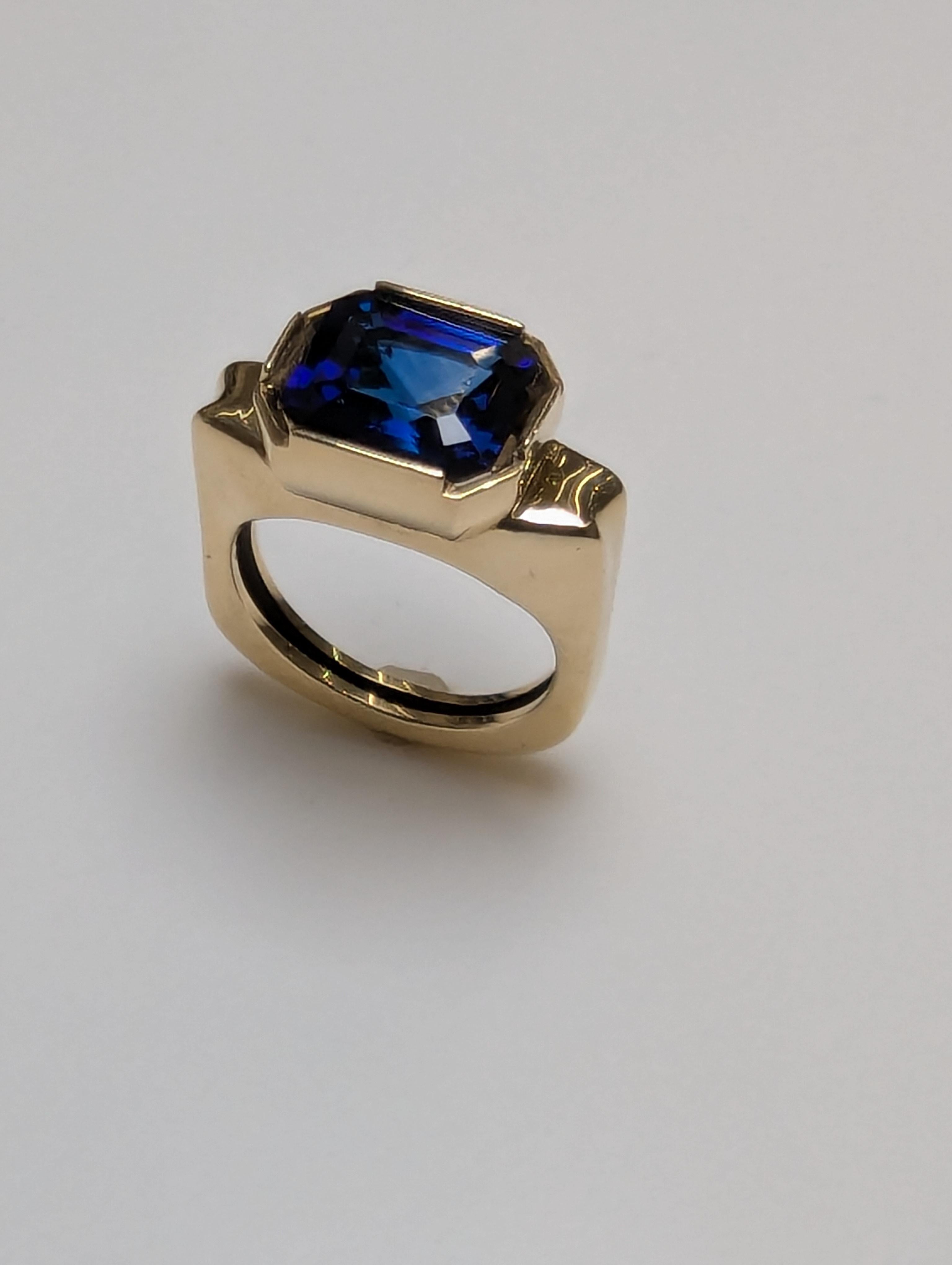 En venta: Anillo de oro amarillo de 18 quilates con zafiro azul de 4,78 quilates  6