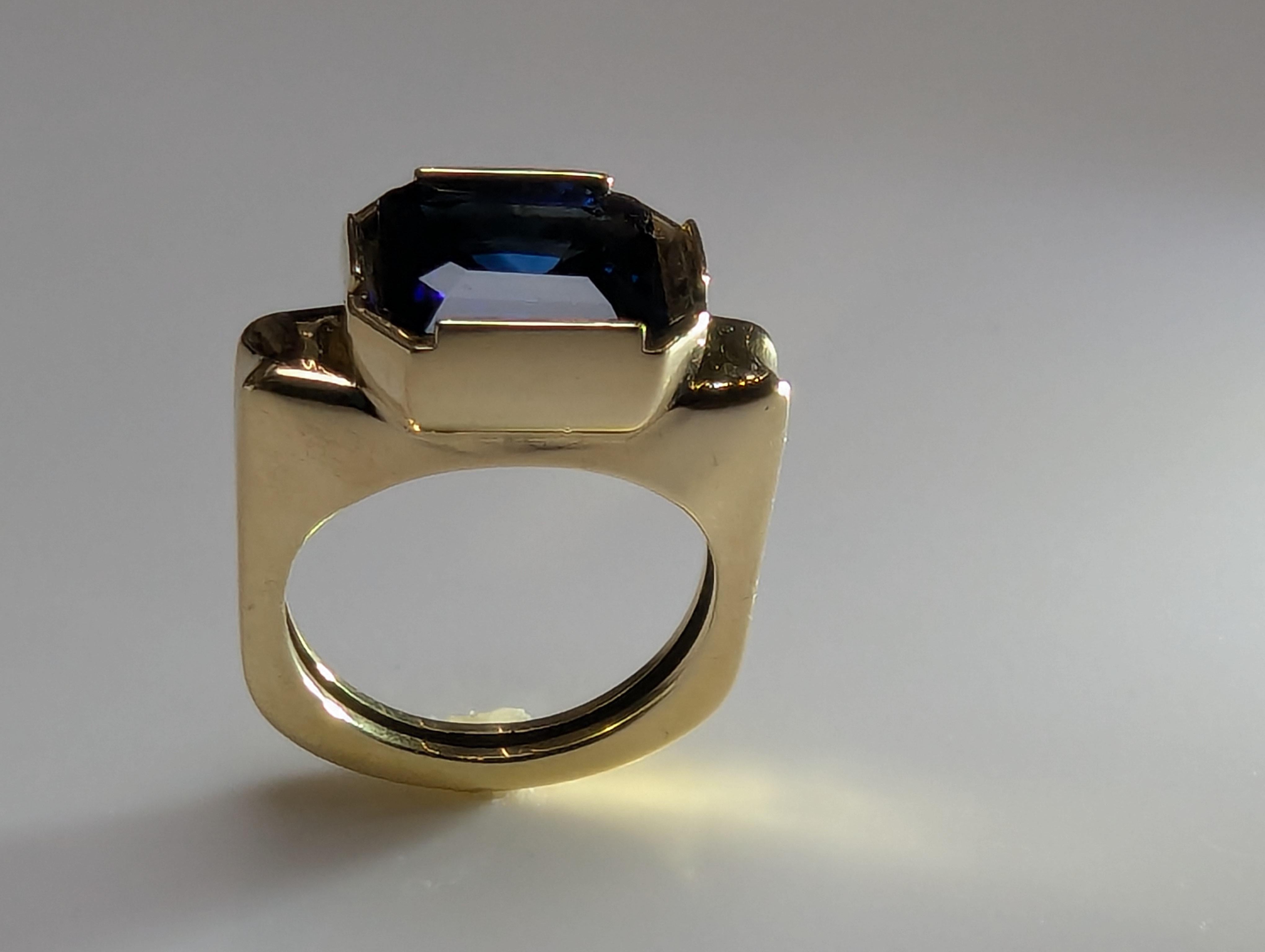 En venta: Anillo de oro amarillo de 18 quilates con zafiro azul de 4,78 quilates  8