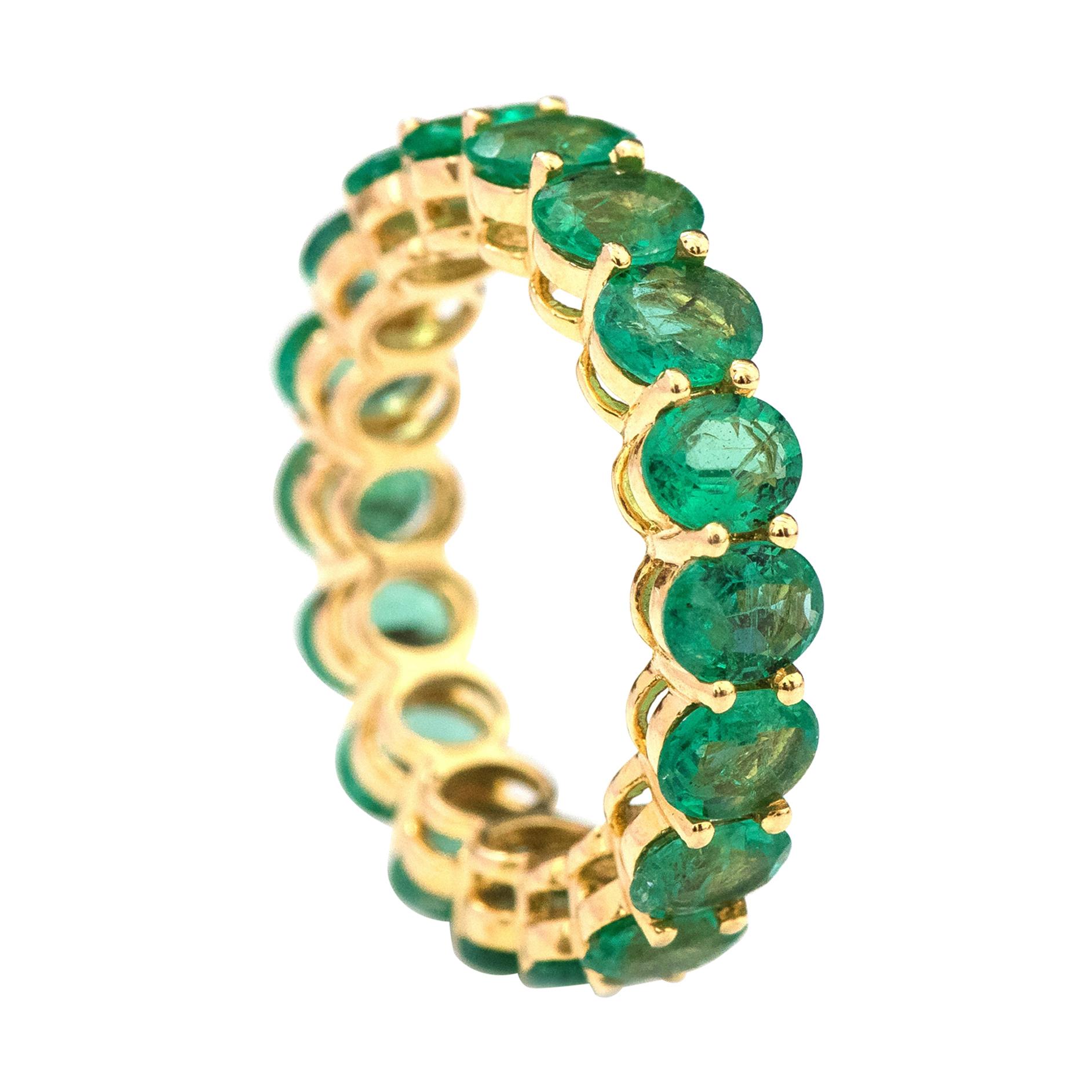 18 Karat Yellow Gold 4.78 Carat Oval-Cut Natural Emerald Eternity Band Ring For Sale