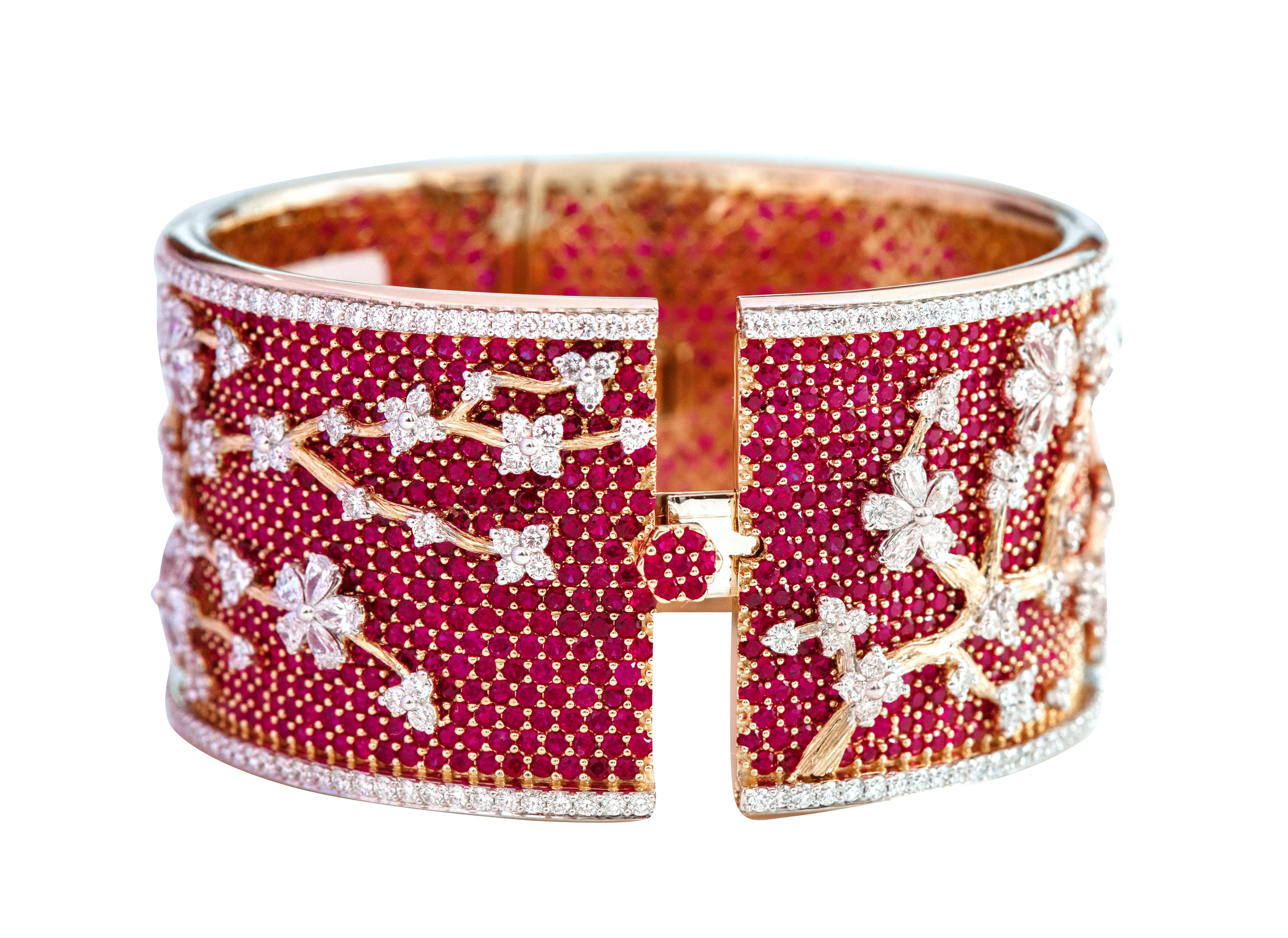 Brilliant Cut 18 Karat Yellow Gold 49.80 Carats Ruby and Diamond Bangle in Contemporary Style For Sale