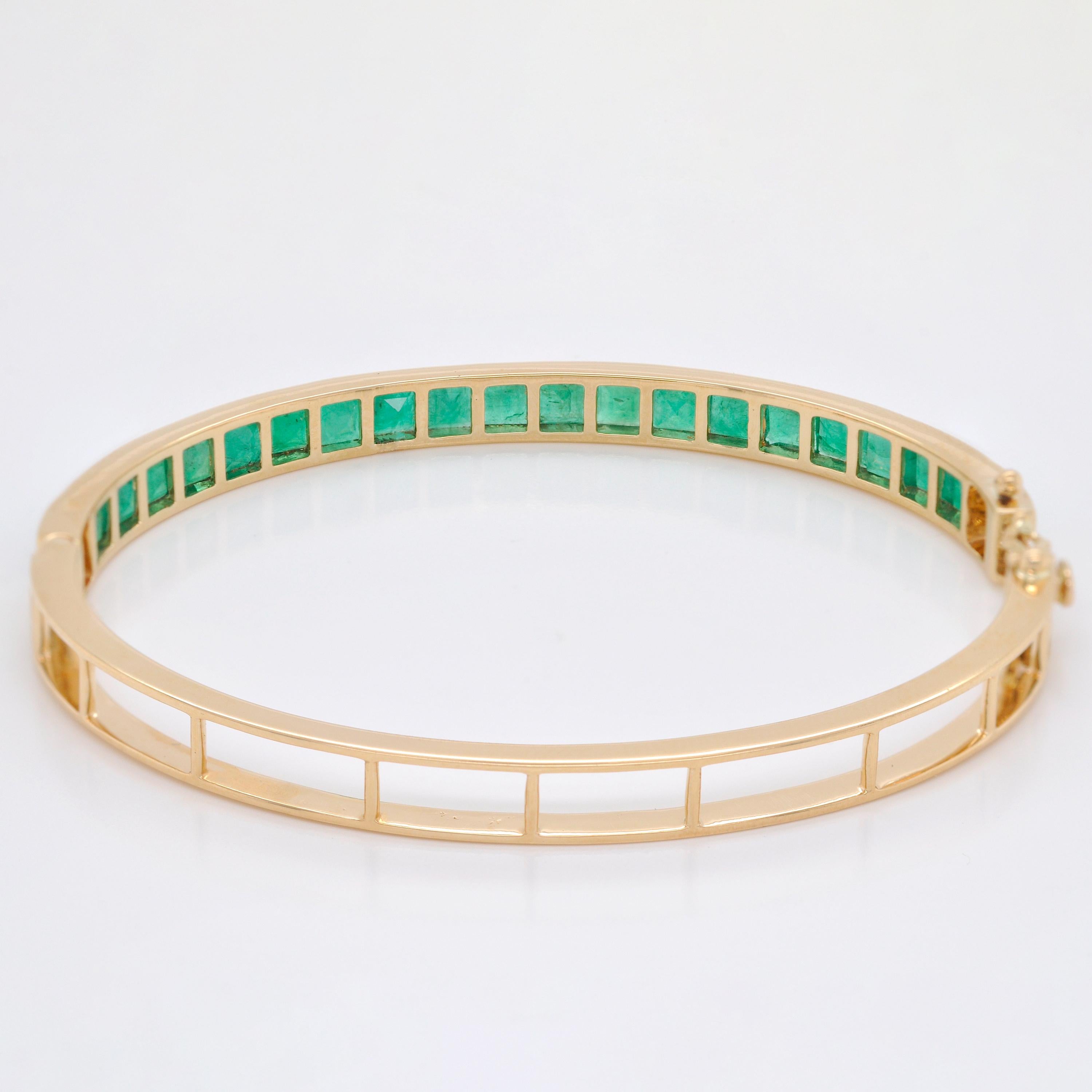 18 Karat Yellow Gold 4MM Square Channel-set Brazilian Emerald Modern Bracelet For Sale 2