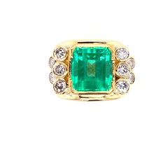 18 Karat Yellow Gold 5 Carat Emerald Diamond Cocktail Ring
