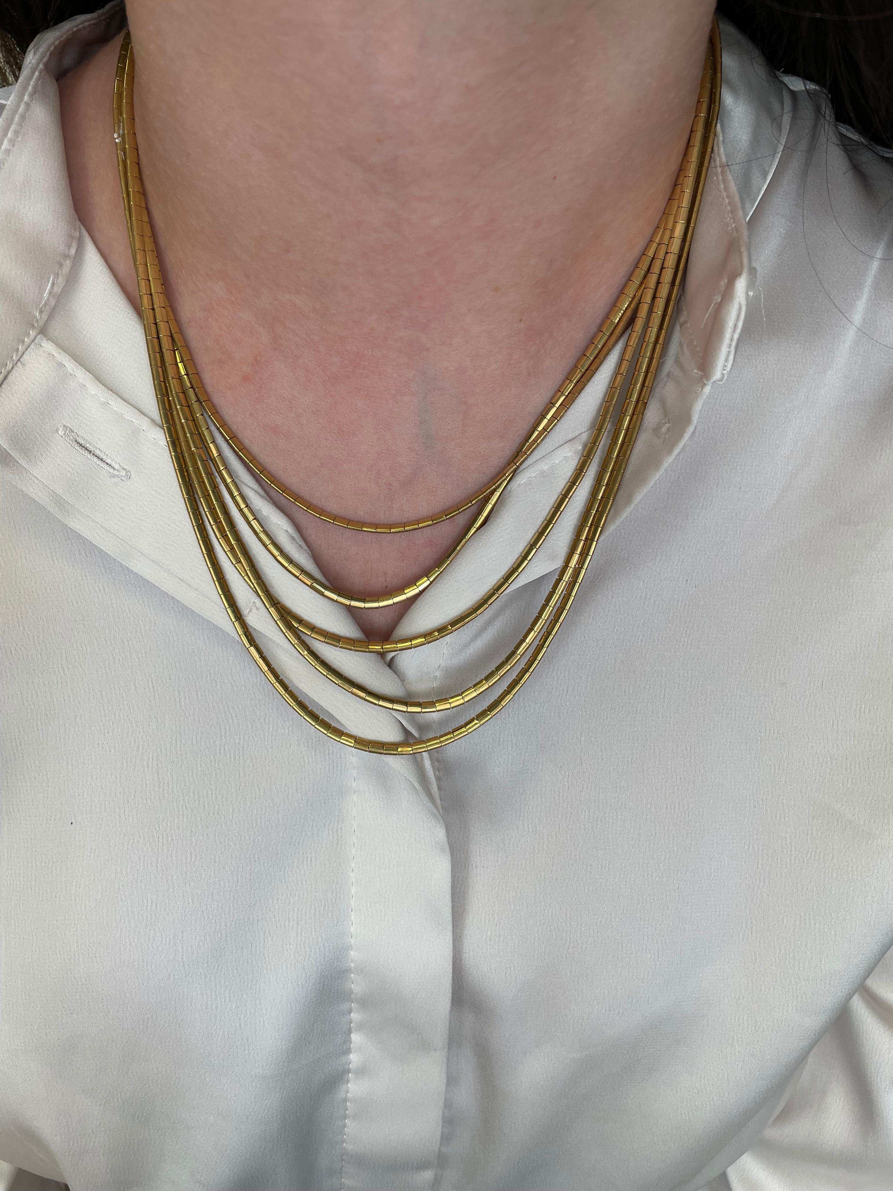 Collana con catena a 5 file in oro giallo 18 carati, 88,18 grammi.
Su richiesta, è possibile ottenere una valutazione aggiornata da parte di un GIA. Contattateci per qualsiasi domanda.

Numero dell'articolo
N6255