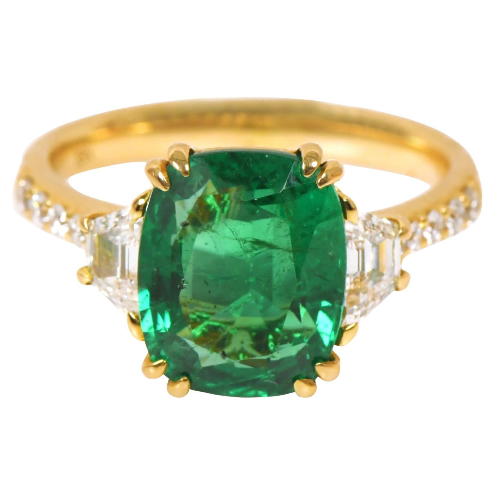 18 Karat Yellow Gold 5.06 Carat Natural Emerald and Diamond Solitaire Ring For Sale