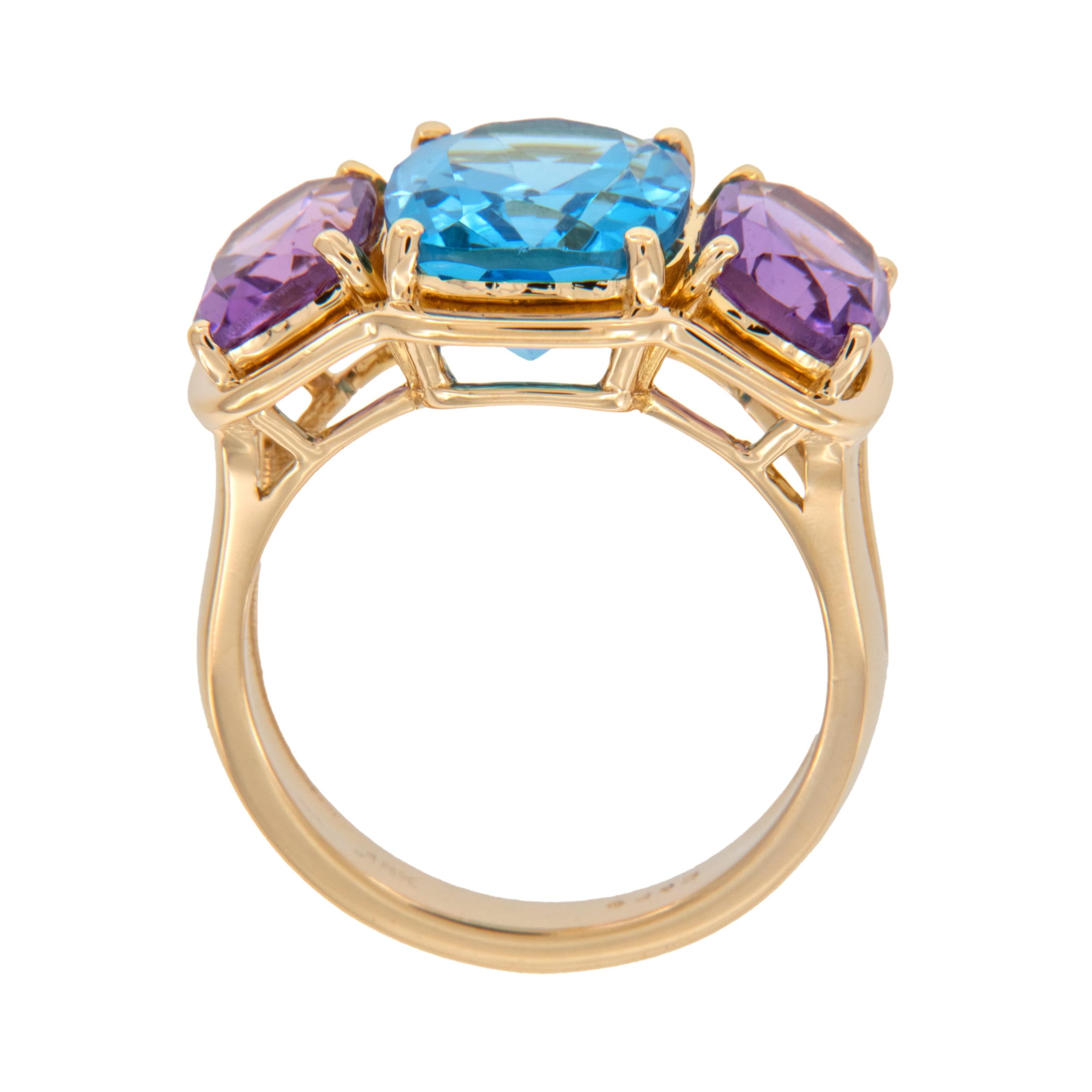 Cushion Cut 18 Karat Yellow Gold 5.29 Carat Blue Topaz and 2.89 Cttw Amethyst Ring For Sale