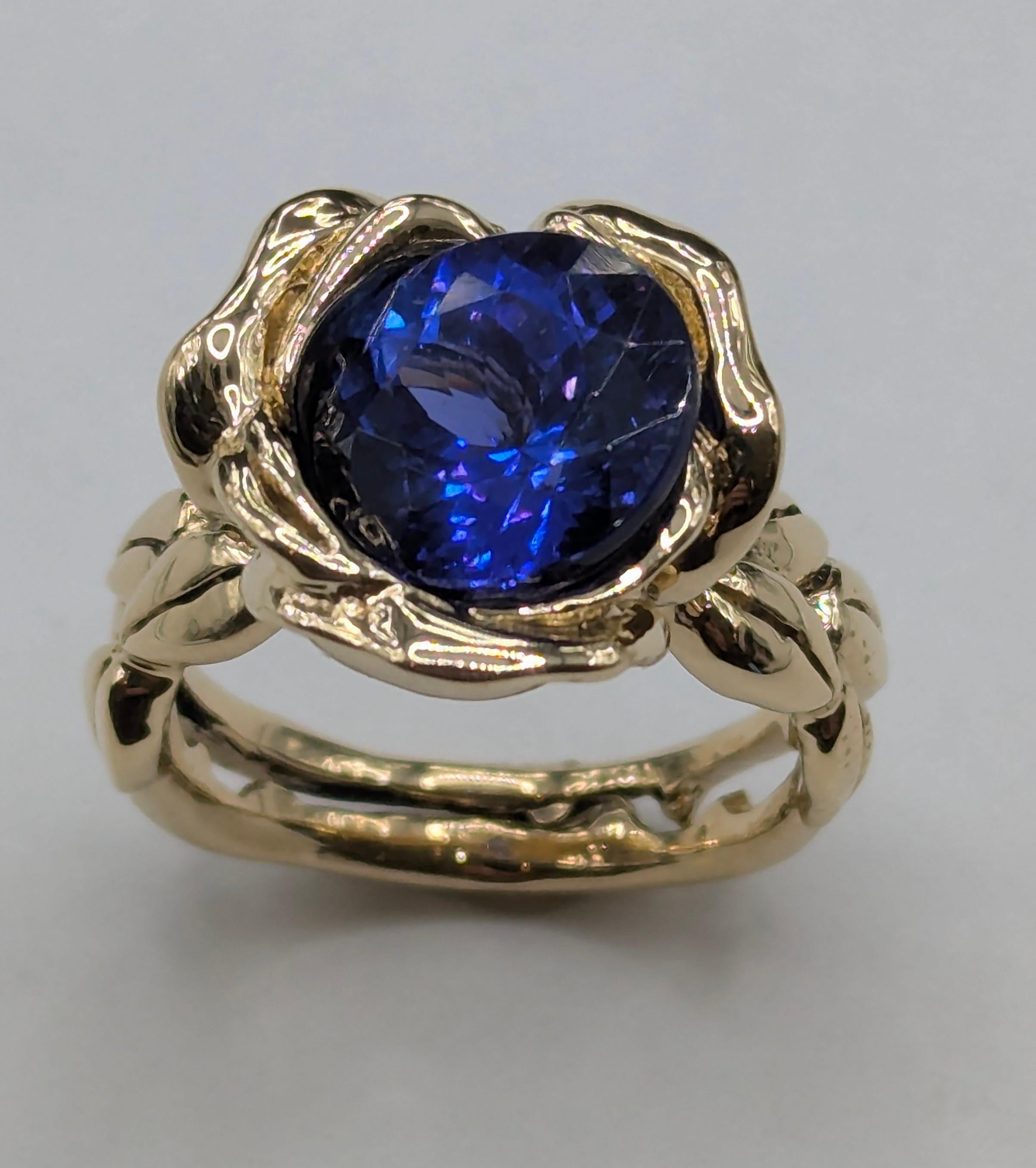Anillo rosa de tanzanita de oro amarillo de 18 quilates y 5,33 quilates Corte brillante en venta