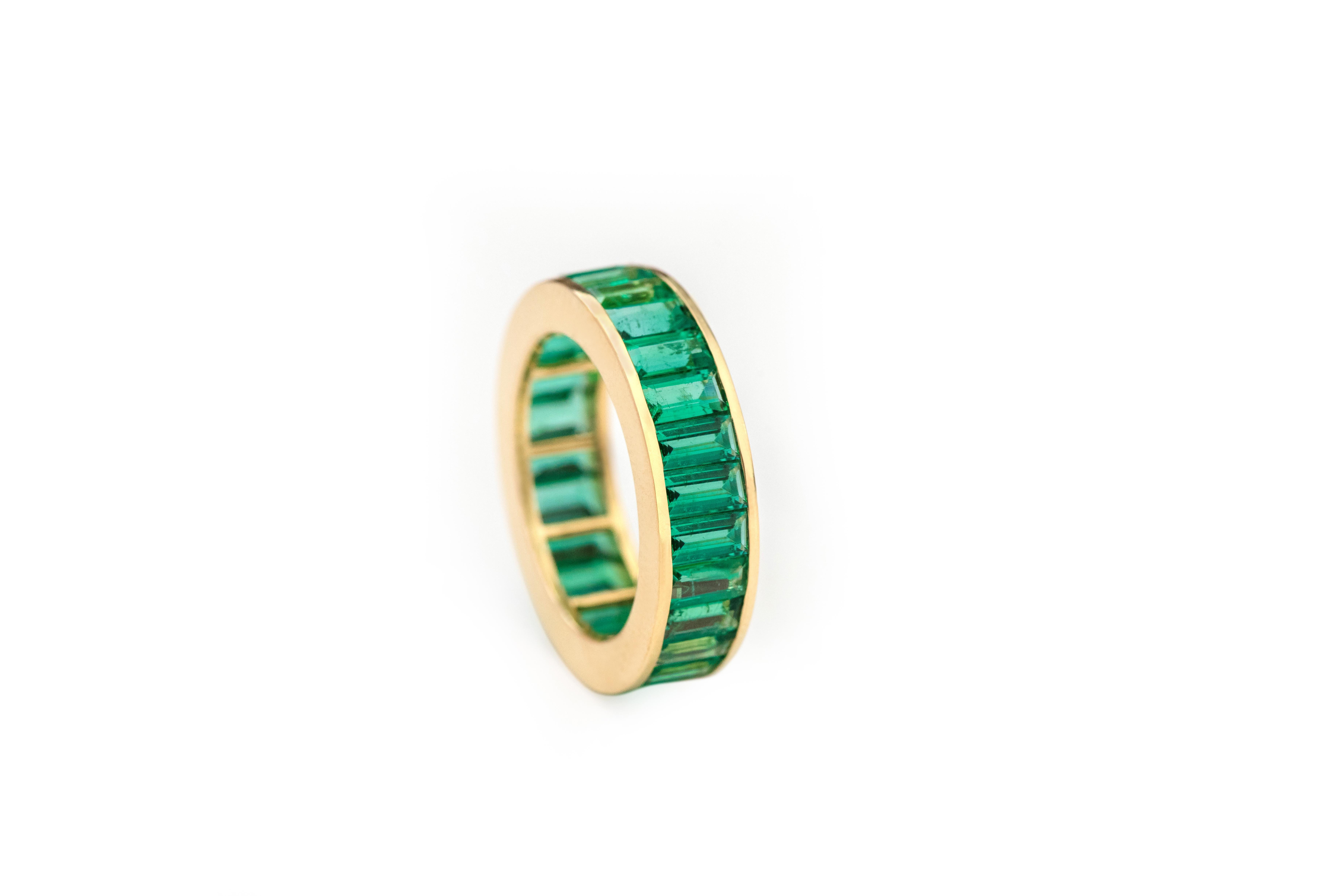 18 Karat Yellow Gold 5.39 Carat Baguette-Cut Natural Emerald Eternity Band Ring

This beautiful vibrant green emerald band is a class apart. The buyer’s choice as it stands for an astoundingly perfect cut of baguette-cut emeralds embellished in the