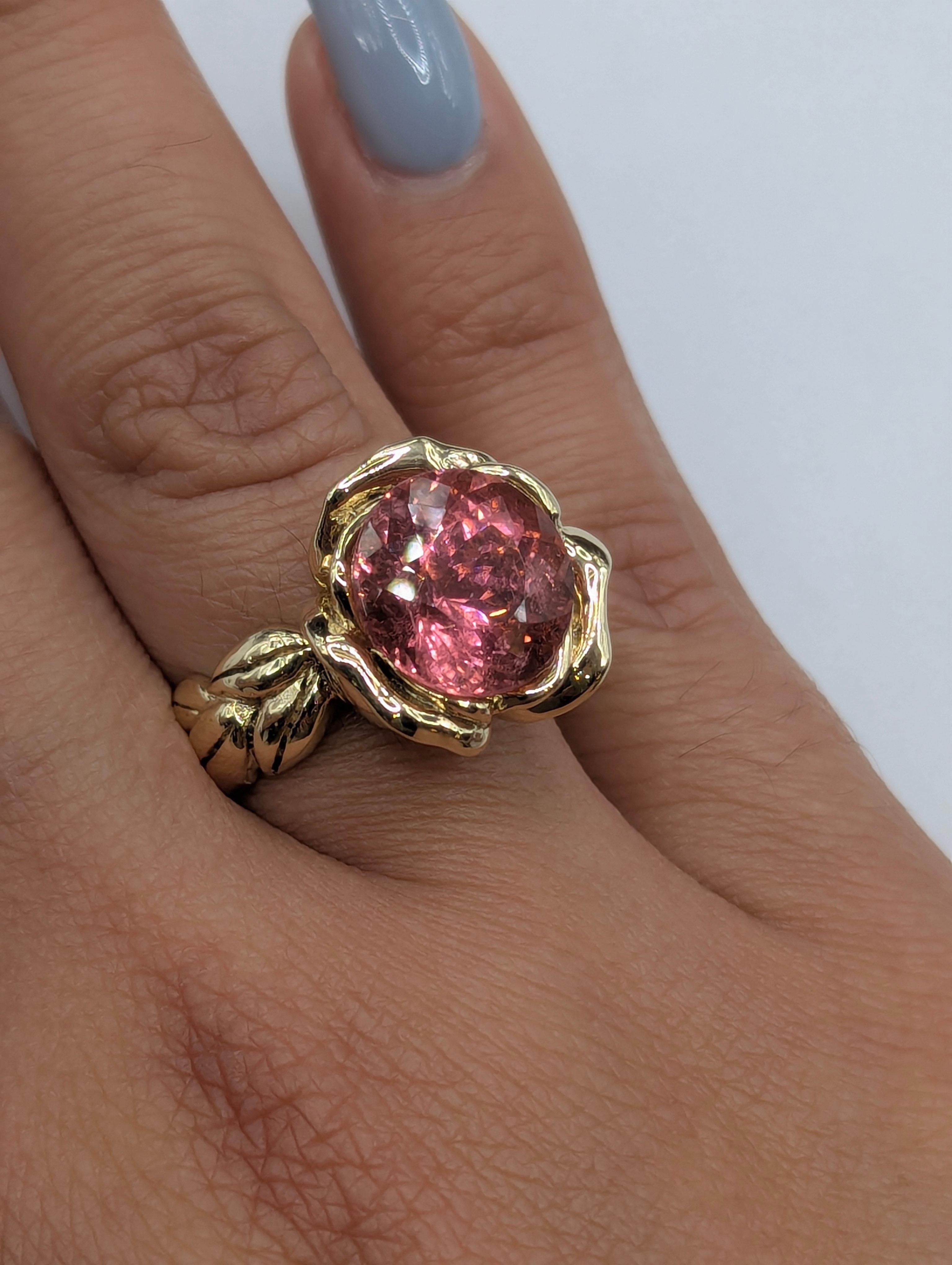 En venta: Oro amarillo de 18 quilates 5,71 quilates  Anillo Rosa Turmalina Rosa  2