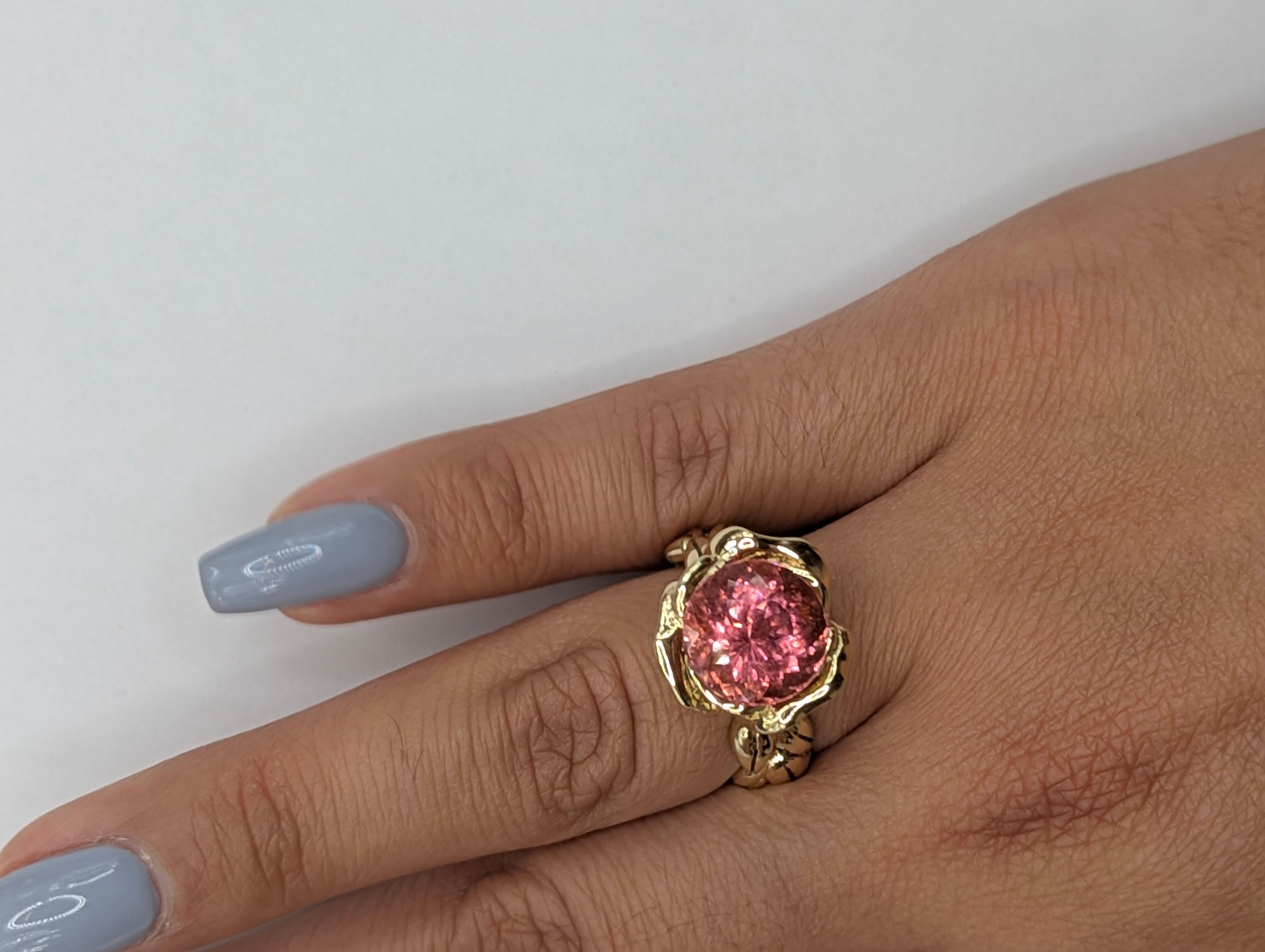 En venta: Oro amarillo de 18 quilates 5,71 quilates  Anillo Rosa Turmalina Rosa  3