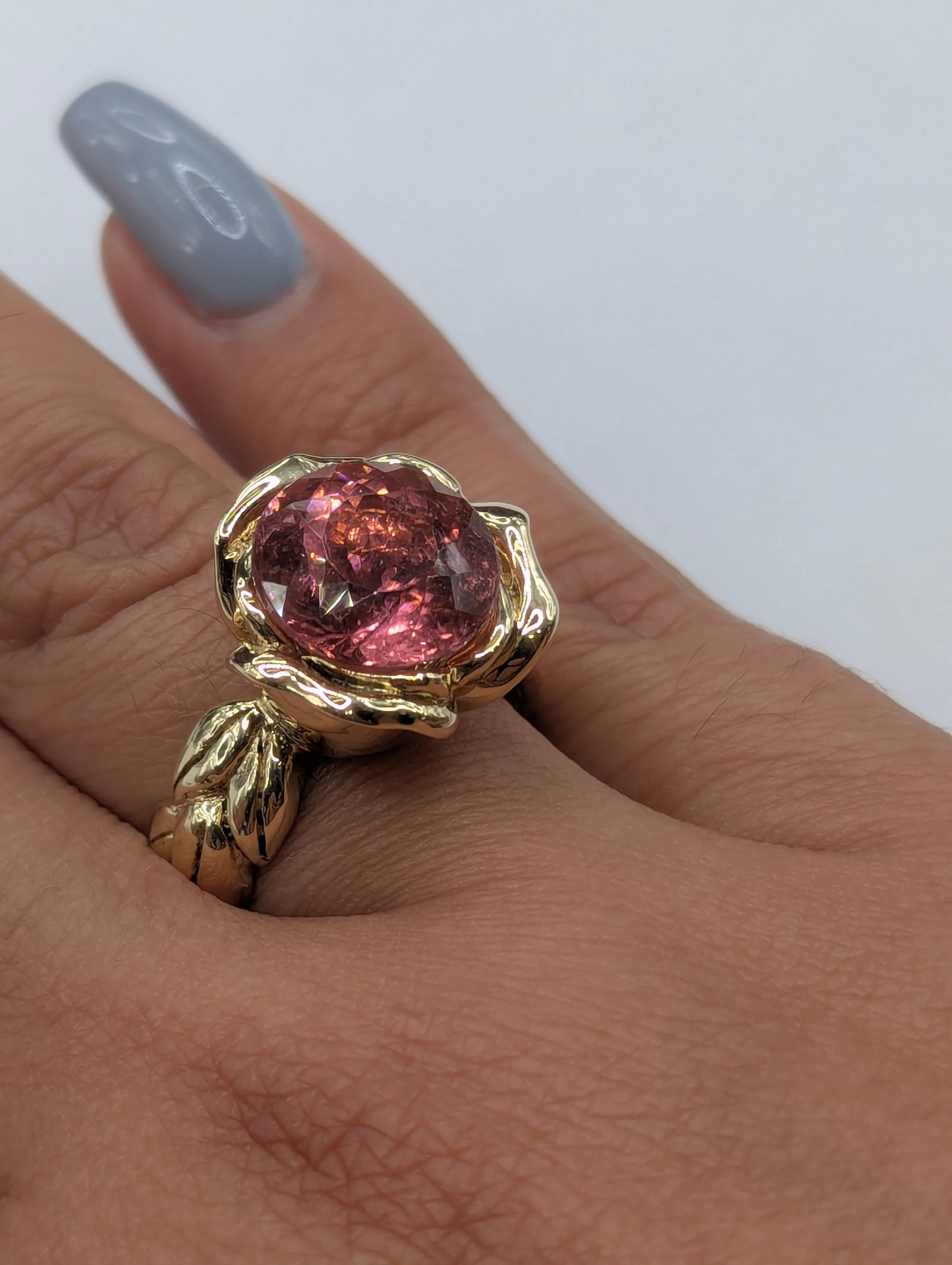 En venta: Oro amarillo de 18 quilates 5,71 quilates  Anillo Rosa Turmalina Rosa  4