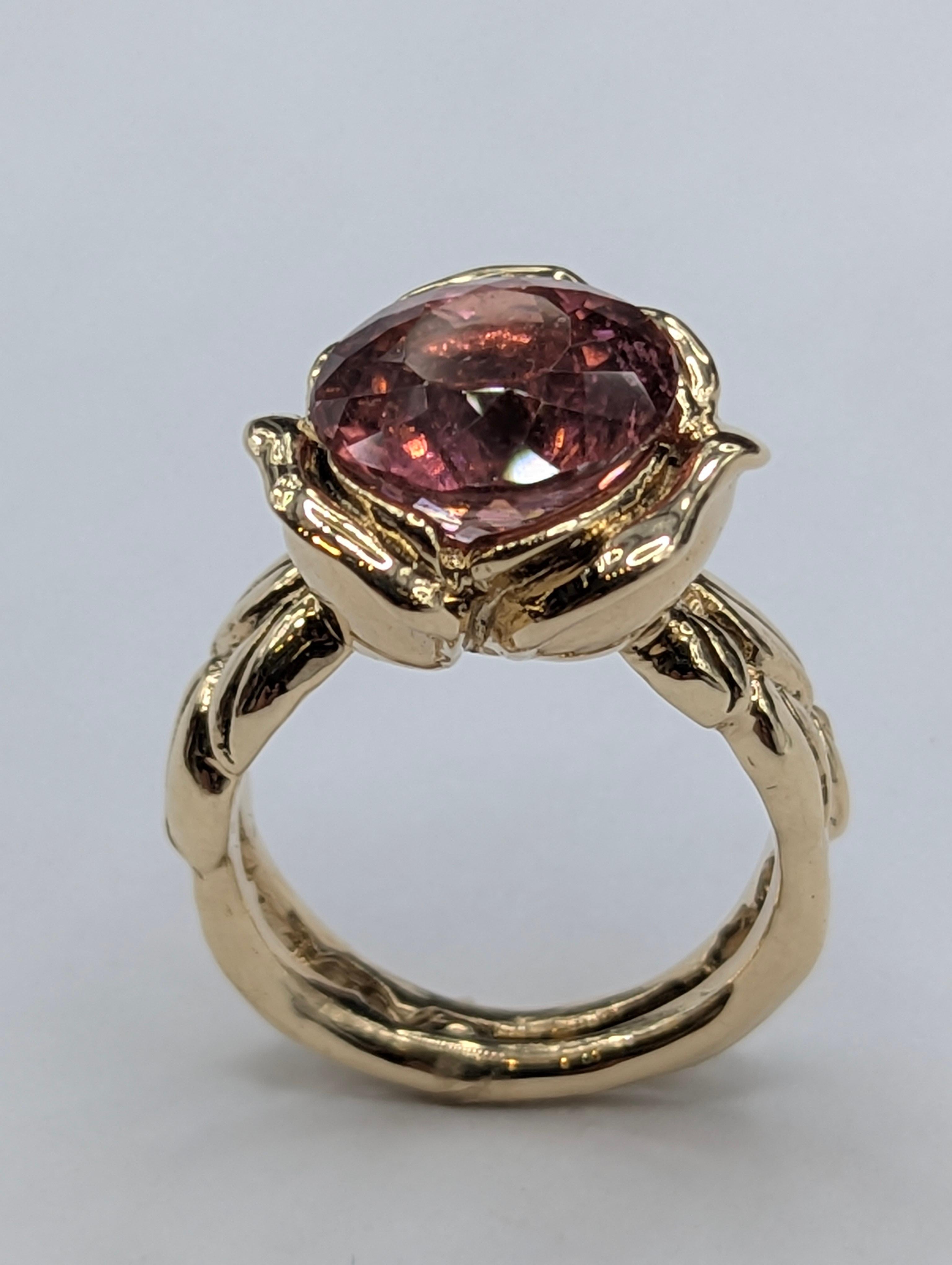 En venta: Oro amarillo de 18 quilates 5,71 quilates  Anillo Rosa Turmalina Rosa  9