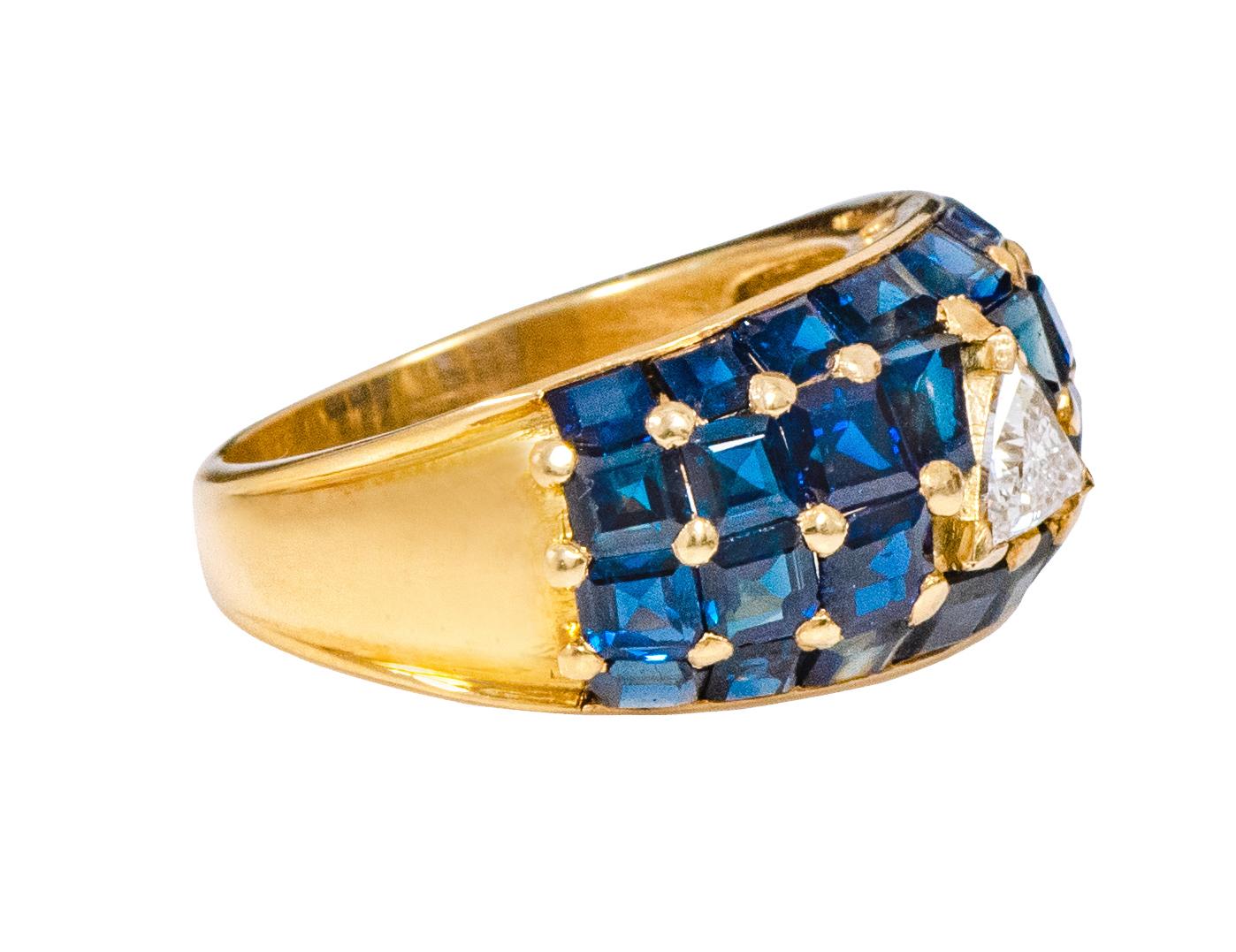 18 Karat Gelbgold 6,20 Karat Diamant und Saphir Statement-Ring (Trillionschliff) im Angebot