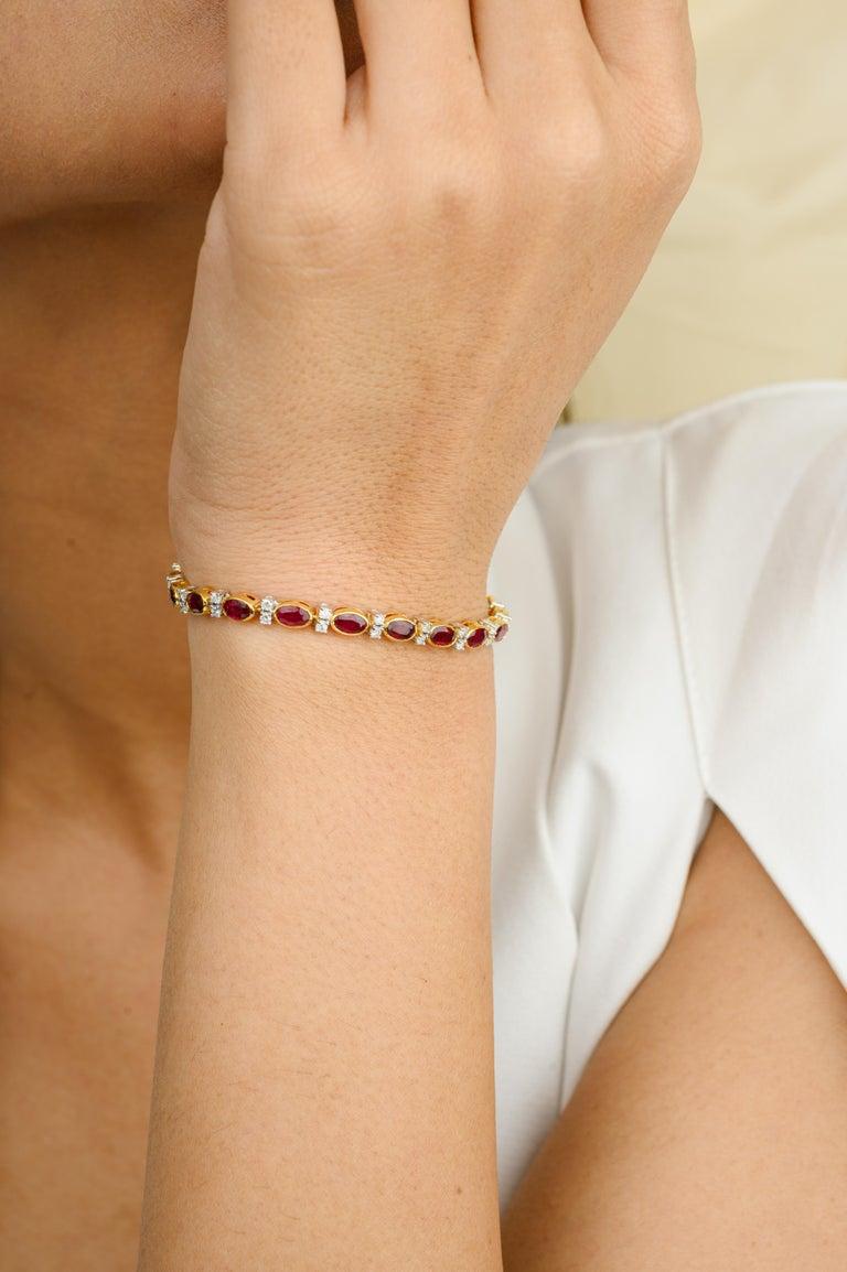 Pulsera de tenis de oro amarillo de 18 quilates y 6,37 quilates de rubíes rojos y diamantes Regalo para ella Corte oval en venta