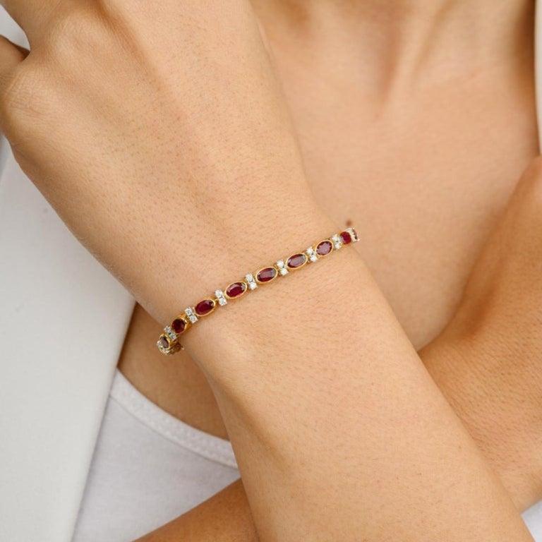 Pulsera de tenis de oro amarillo de 18 quilates y 6,37 quilates de rubíes rojos y diamantes Regalo para ella en venta 2