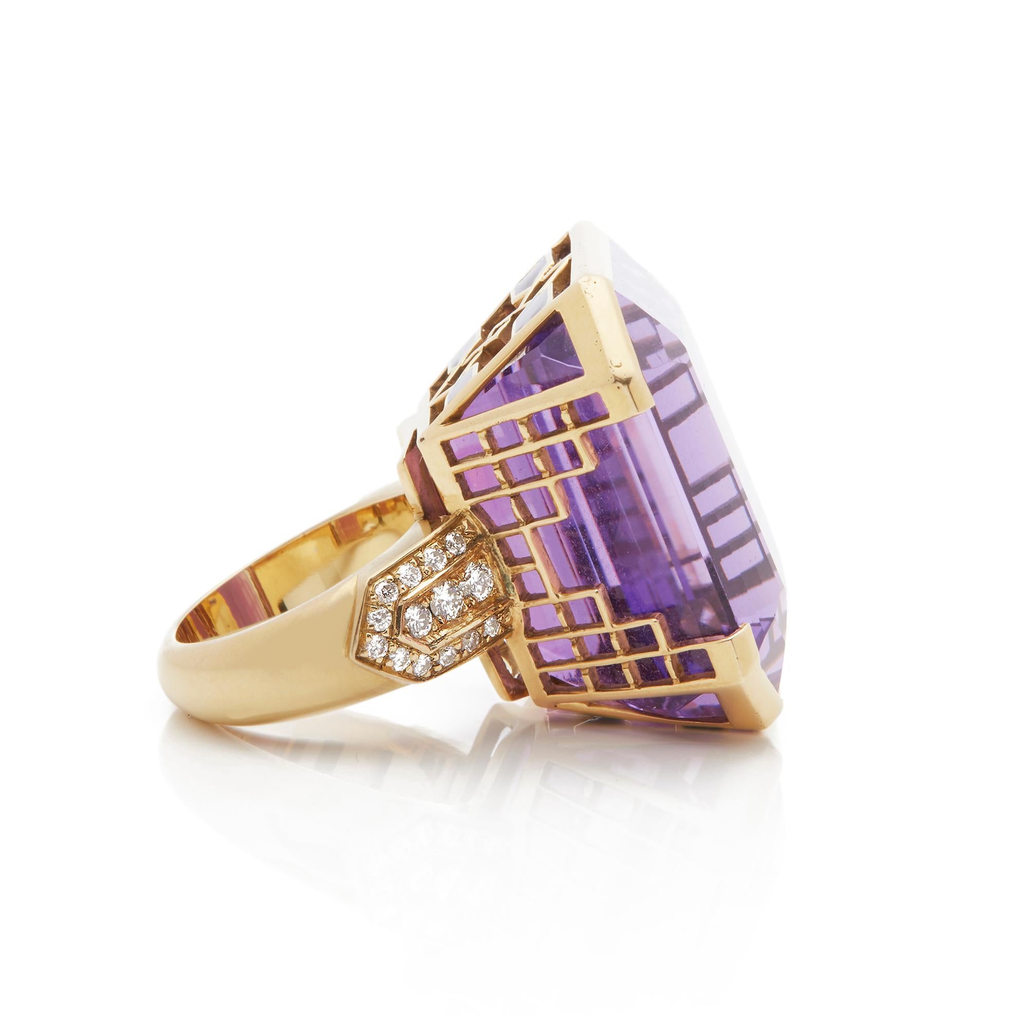 18 Karat Yellow Gold 66 Carat Amethyst and Diamond Large Bespoke Ring (Moderne)