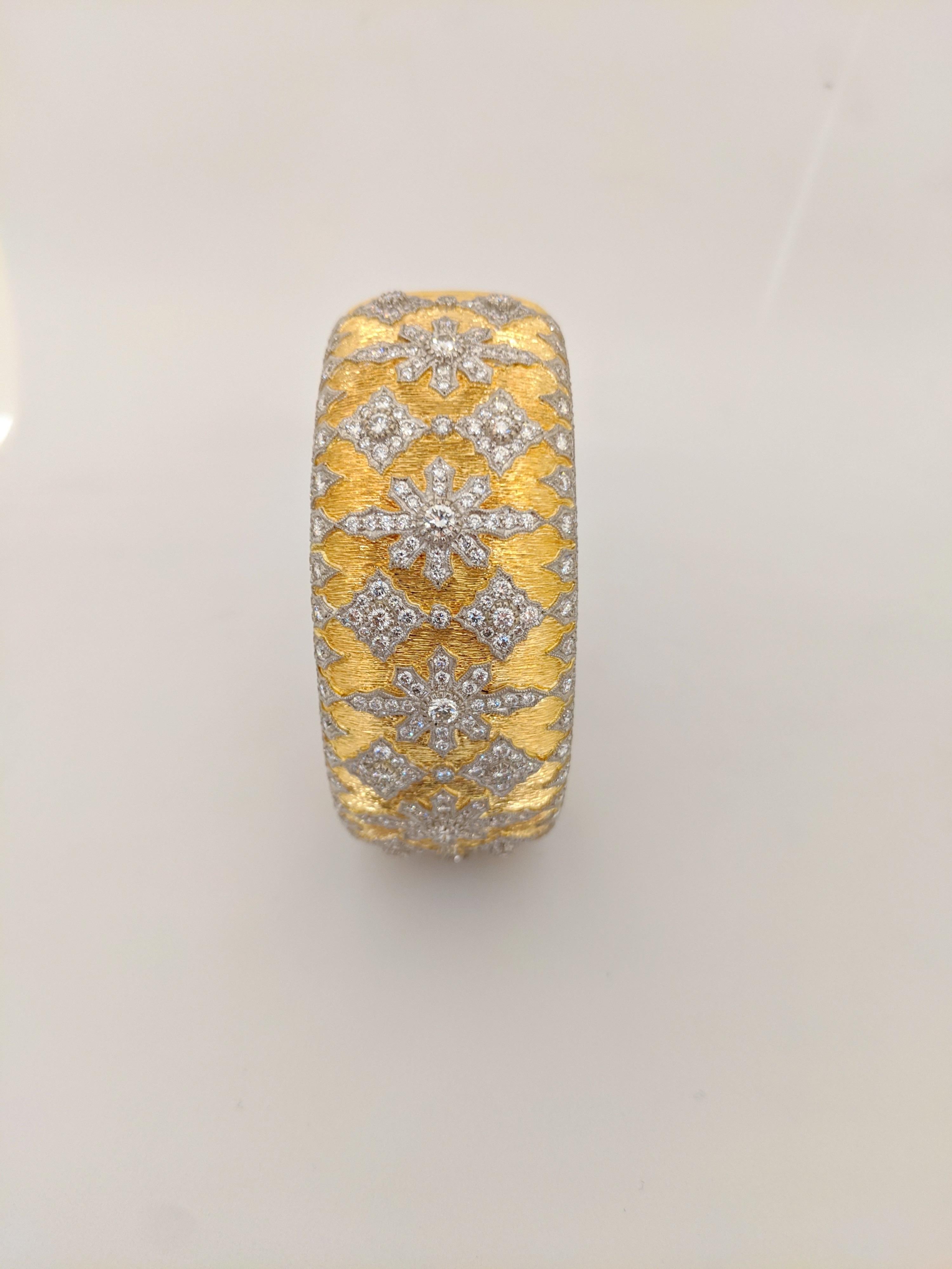 18 Karat Yellow Gold and 6.71 Carat Diamond Renaissance Style Cuff Bracelet In New Condition In New York, NY