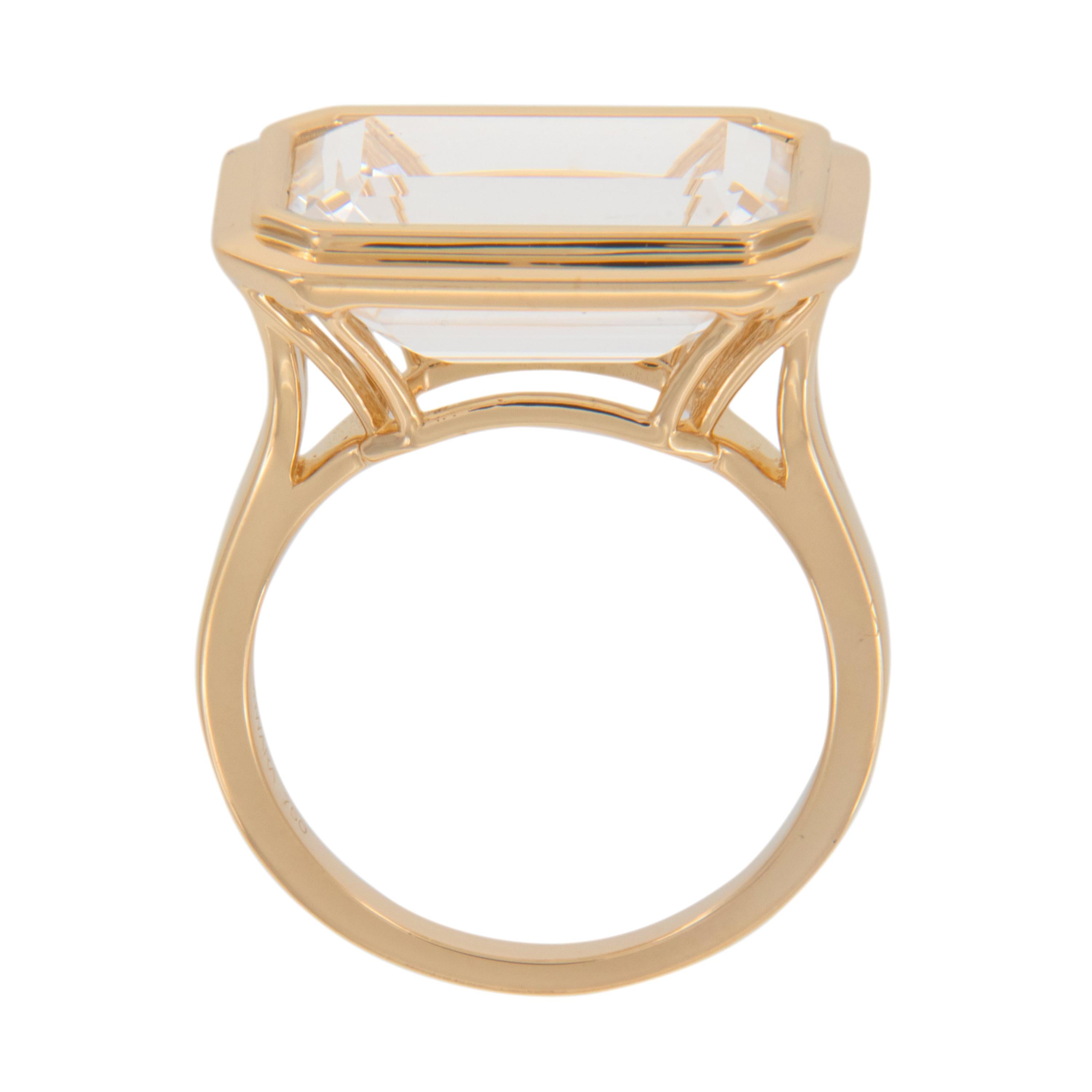 Contemporary 18 Karat Yellow Gold 6.94 Carat Rock Crystal Manhattan Ring by Goshwara For Sale