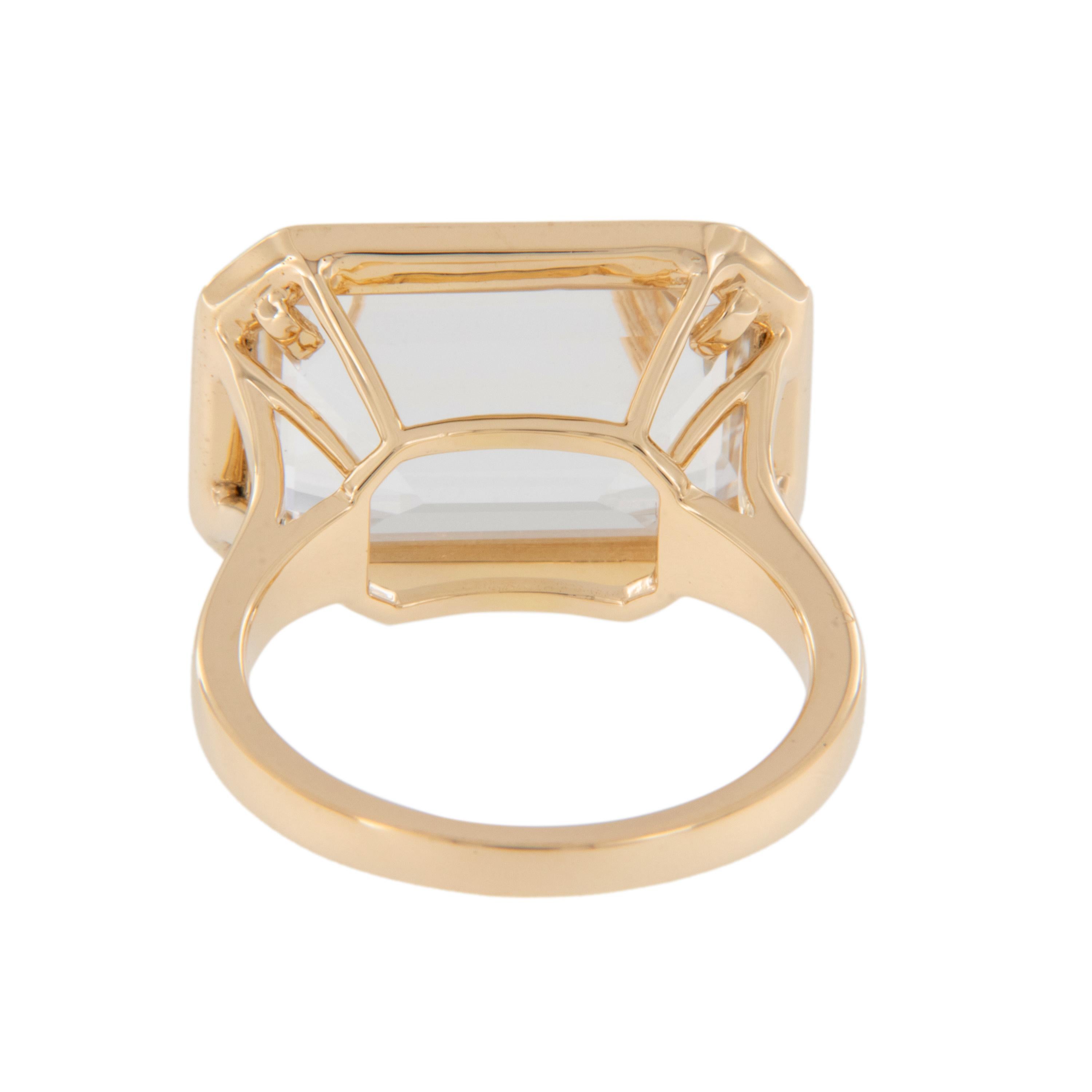 18 Karat Yellow Gold 6.94 Carat Rock Crystal Manhattan Ring by Goshwara In New Condition For Sale In Troy, MI