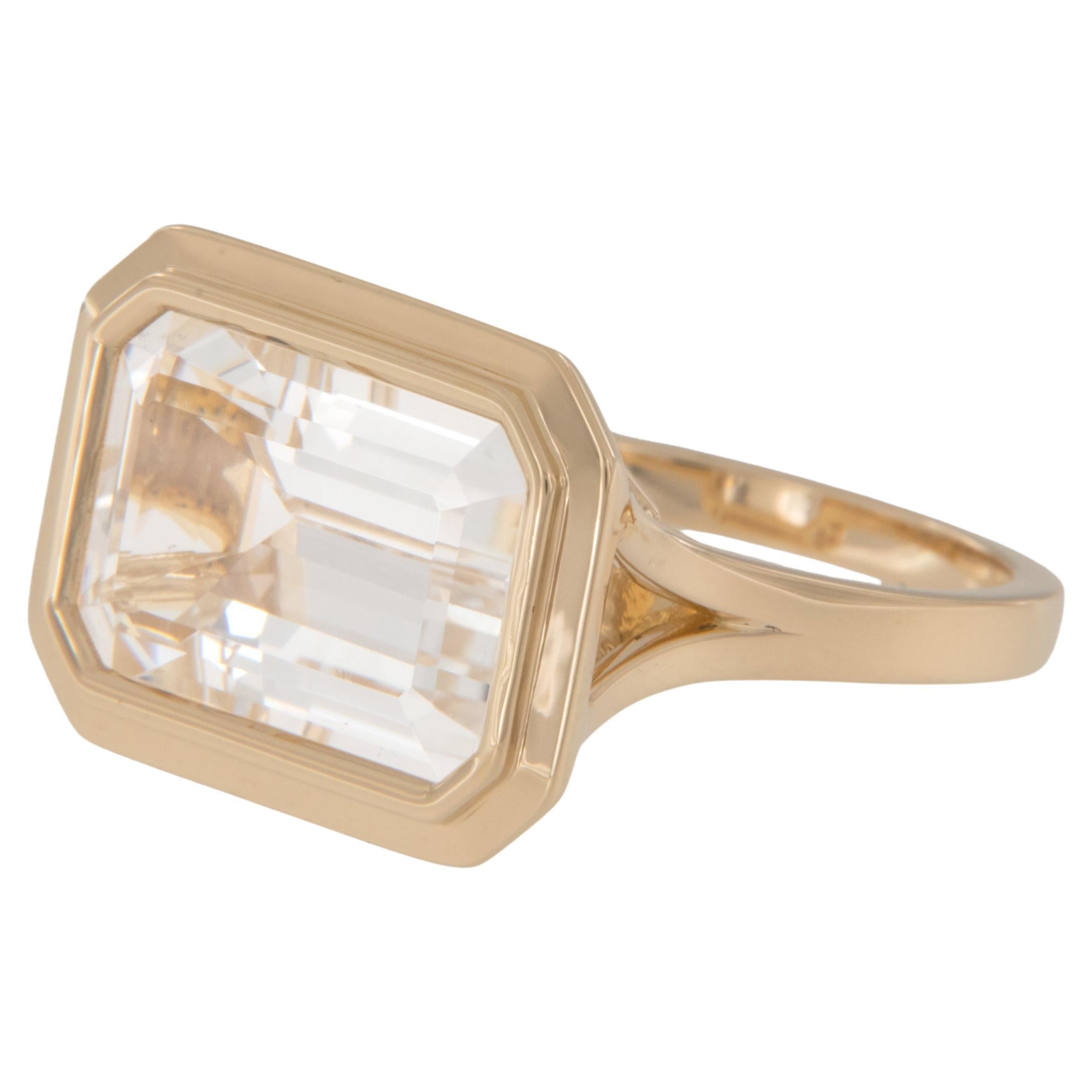 18 Karat Yellow Gold 6.94 Carat Rock Crystal Manhattan Ring by Goshwara For Sale
