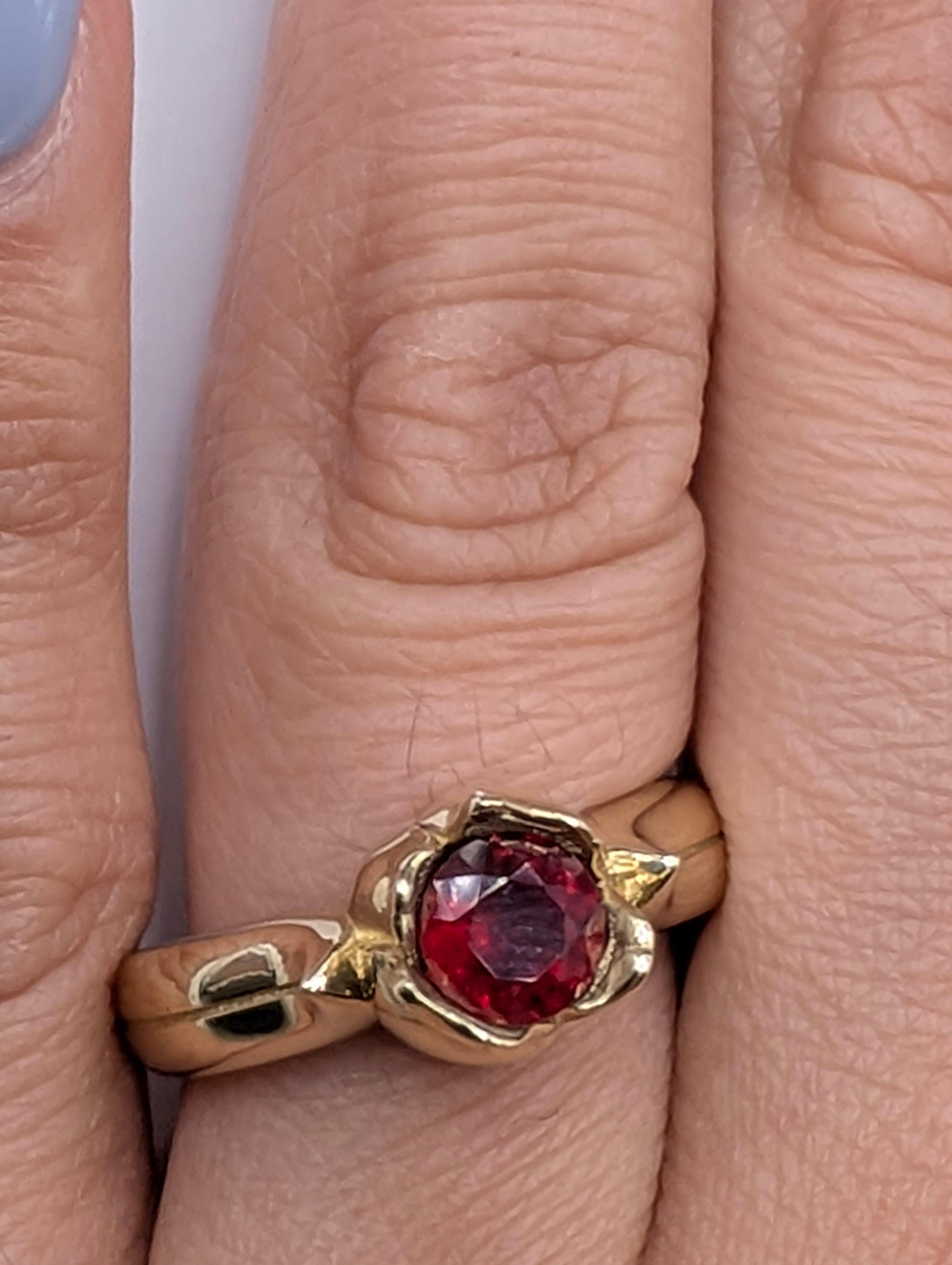 For Sale:  18 Karat yellow Gold .86 Carat Ruby Sapphire Tulip Sculpture Ring 2
