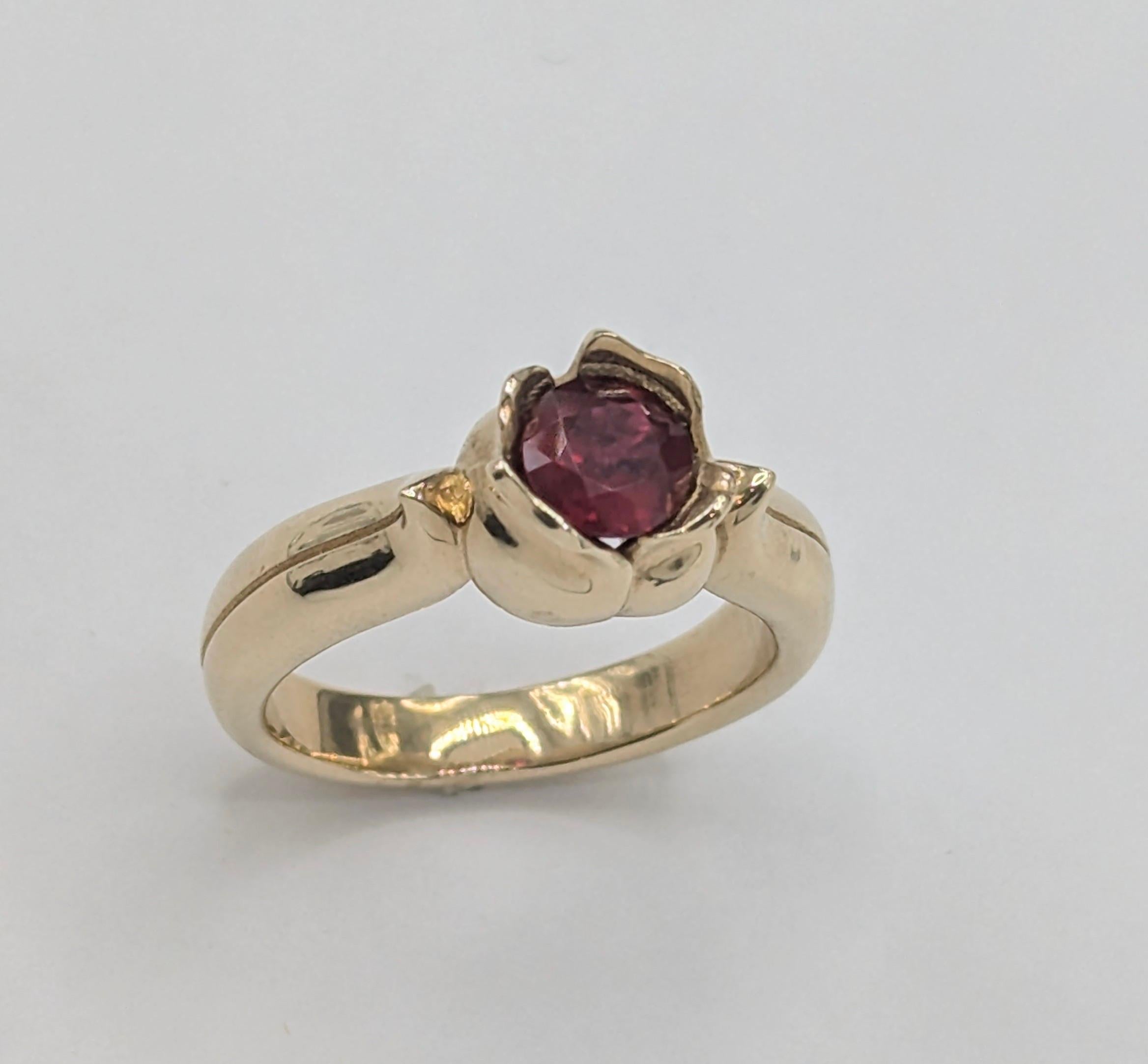For Sale:  18 Karat yellow Gold .86 Carat Ruby Sapphire Tulip Sculpture Ring 5