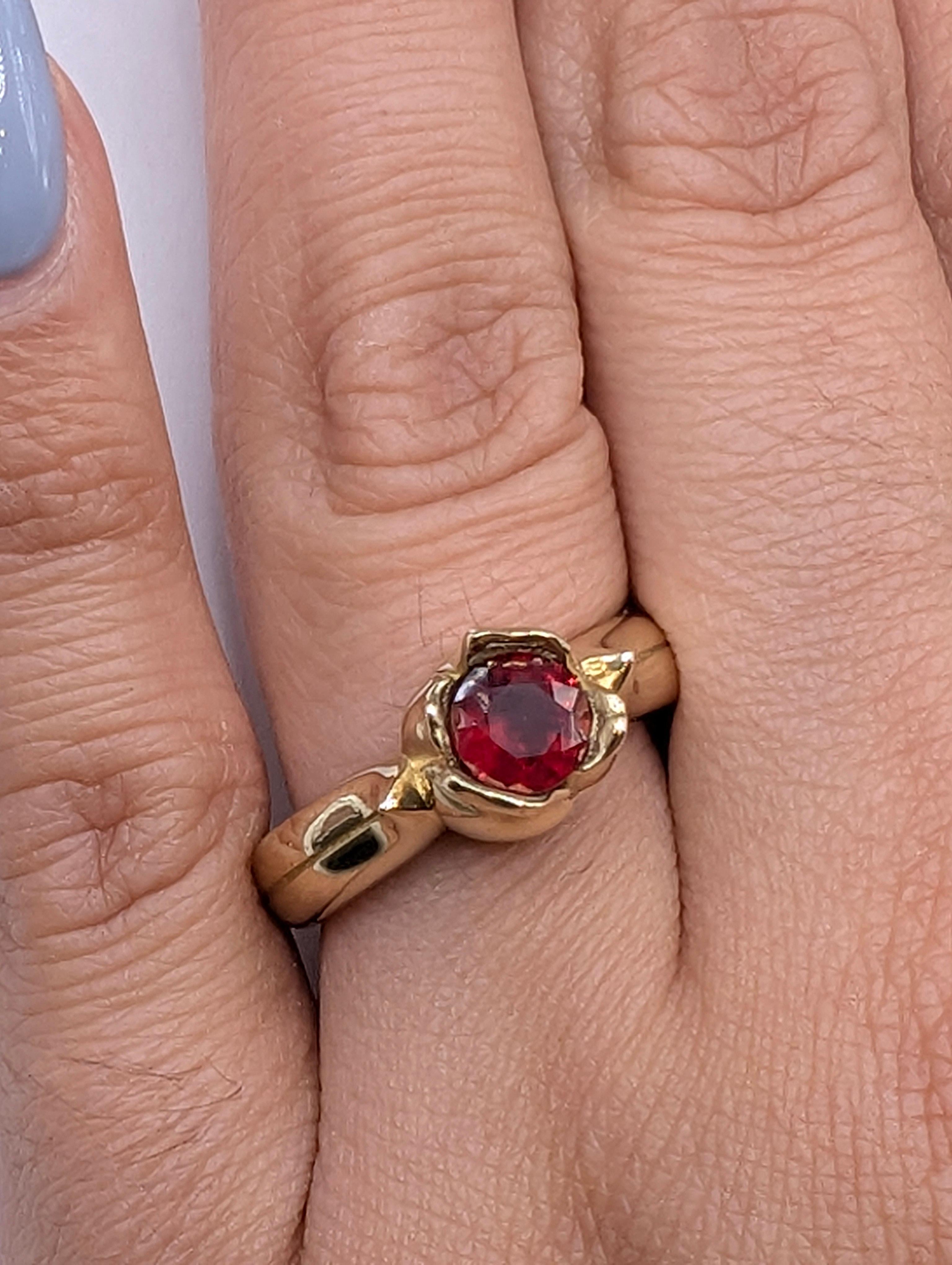 For Sale:  18 Karat yellow Gold .86 Carat Ruby Sapphire Tulip Sculpture Ring 8