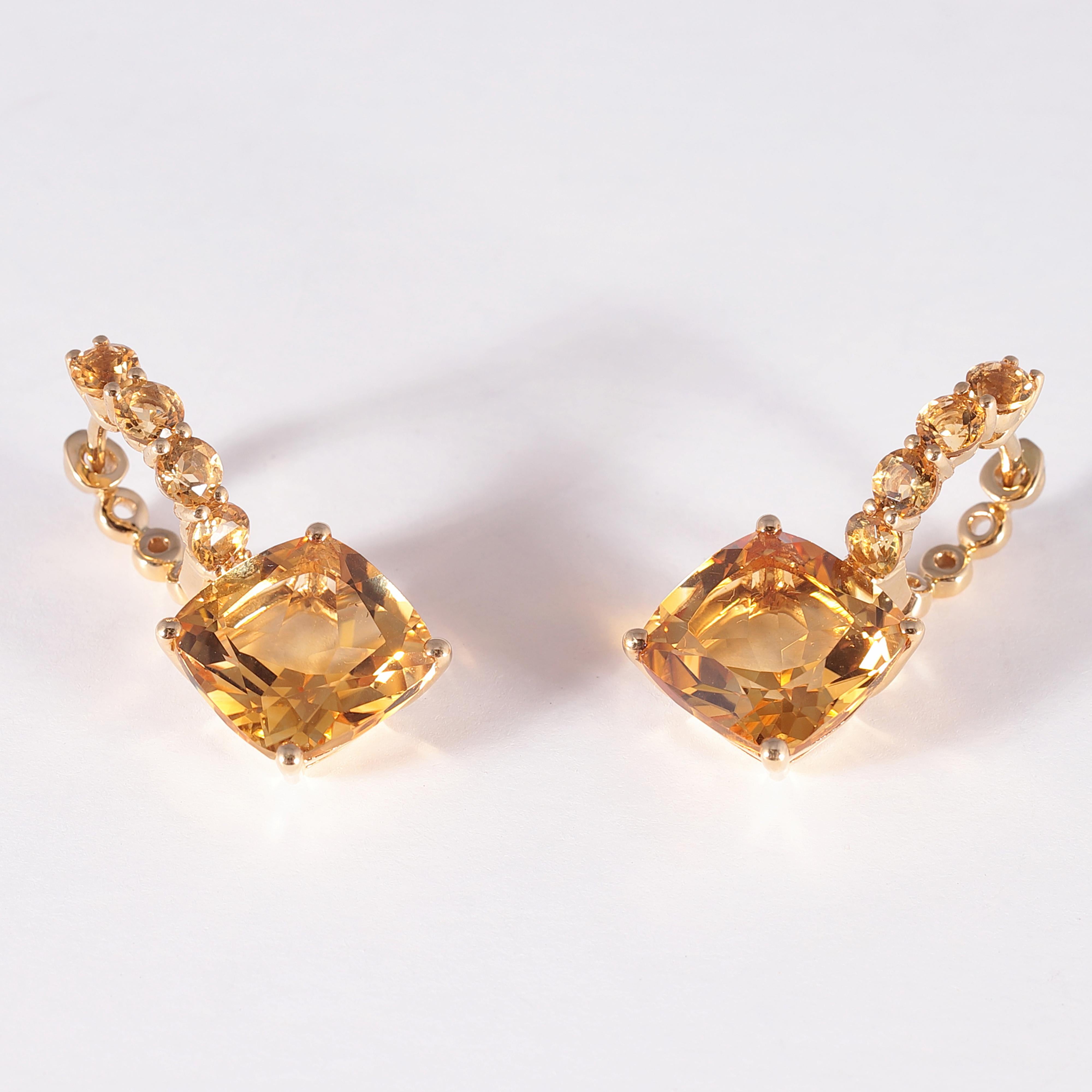 18 Karat Yellow Gold 9.10 Carat Citrine Earrings In Good Condition For Sale In Dallas, TX