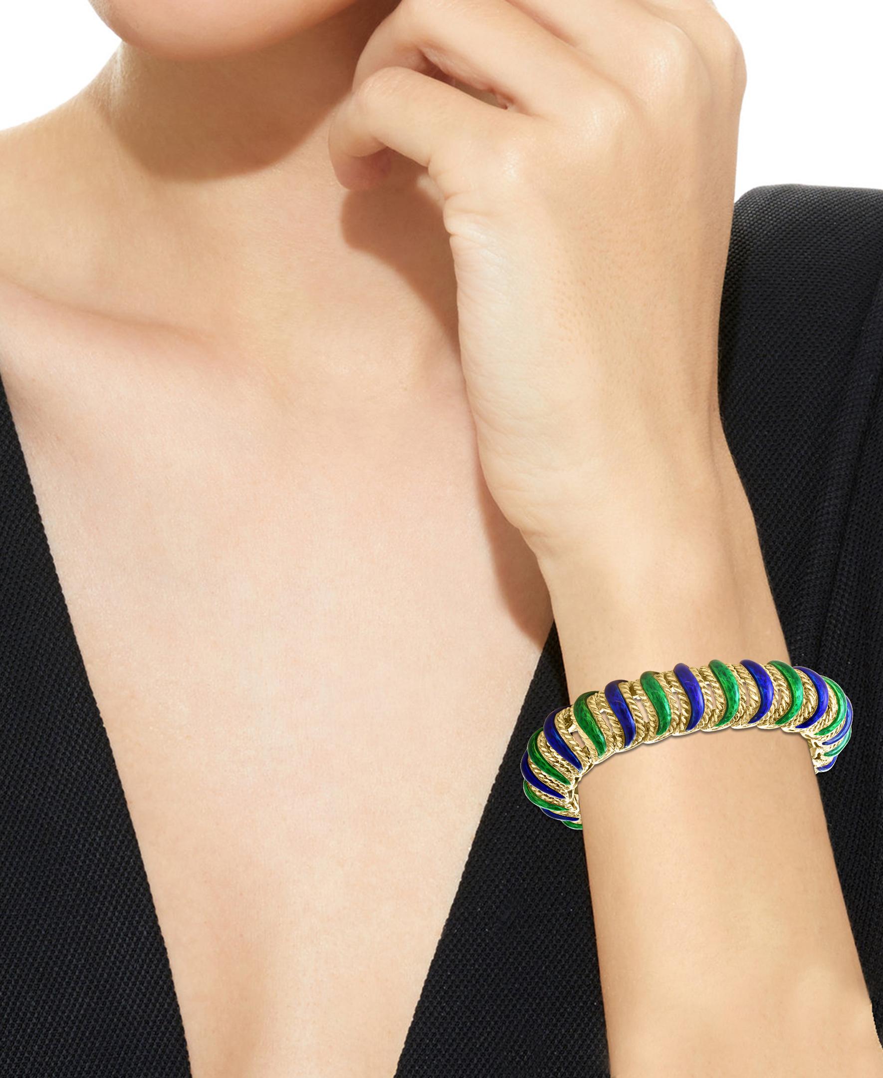 Bracelet jonc ou bracelet en or jaune 18 carats 95 grammes et émail vert et bleu en vente 1