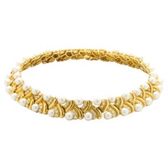 Halskette mit verschnörkeltem Kragen aus 18 Karat Gelbgold mit Akoya-Perlen und Diamanten