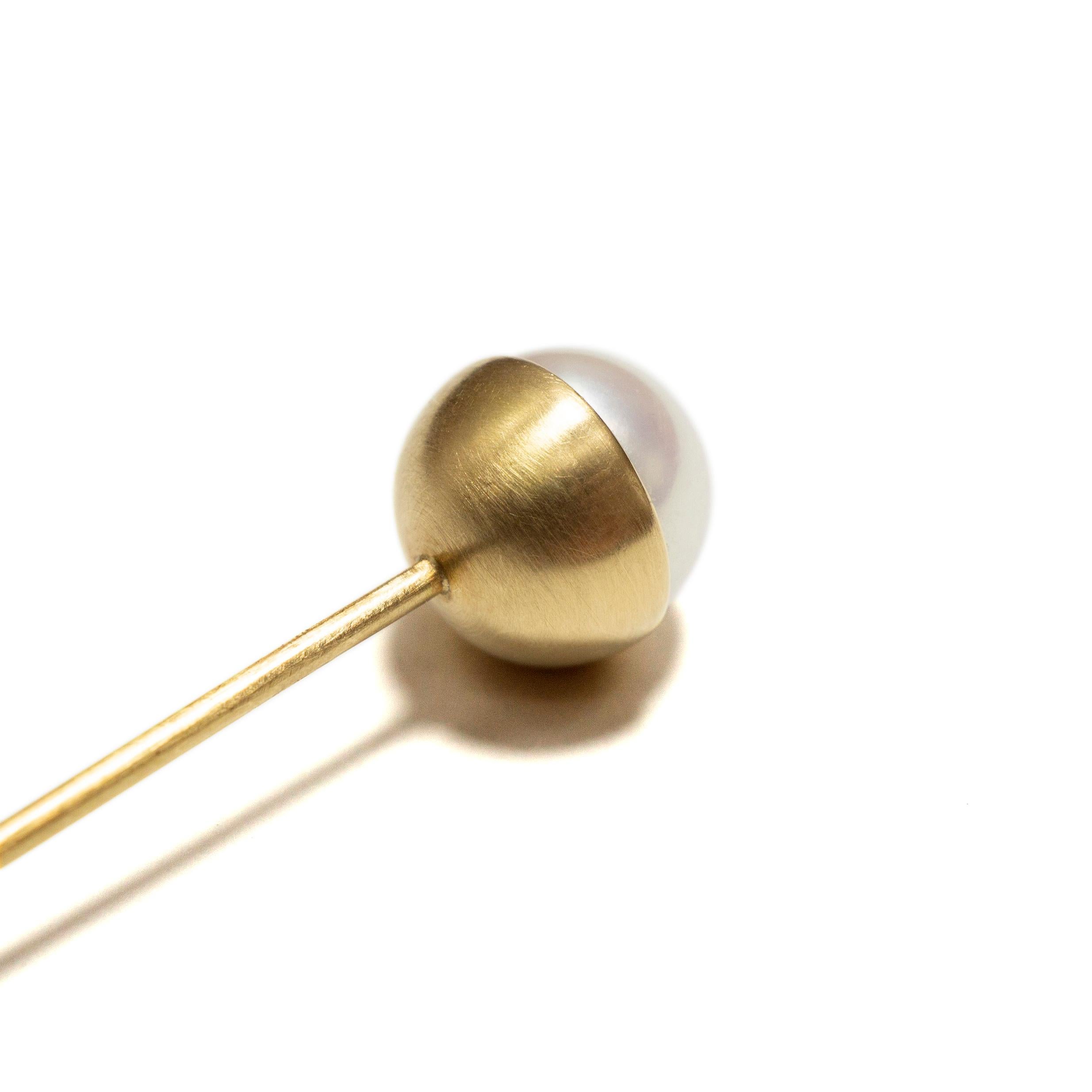 Contemporary 18 Karat Yellow Gold Akoya Pearl Lapel Pin For Sale