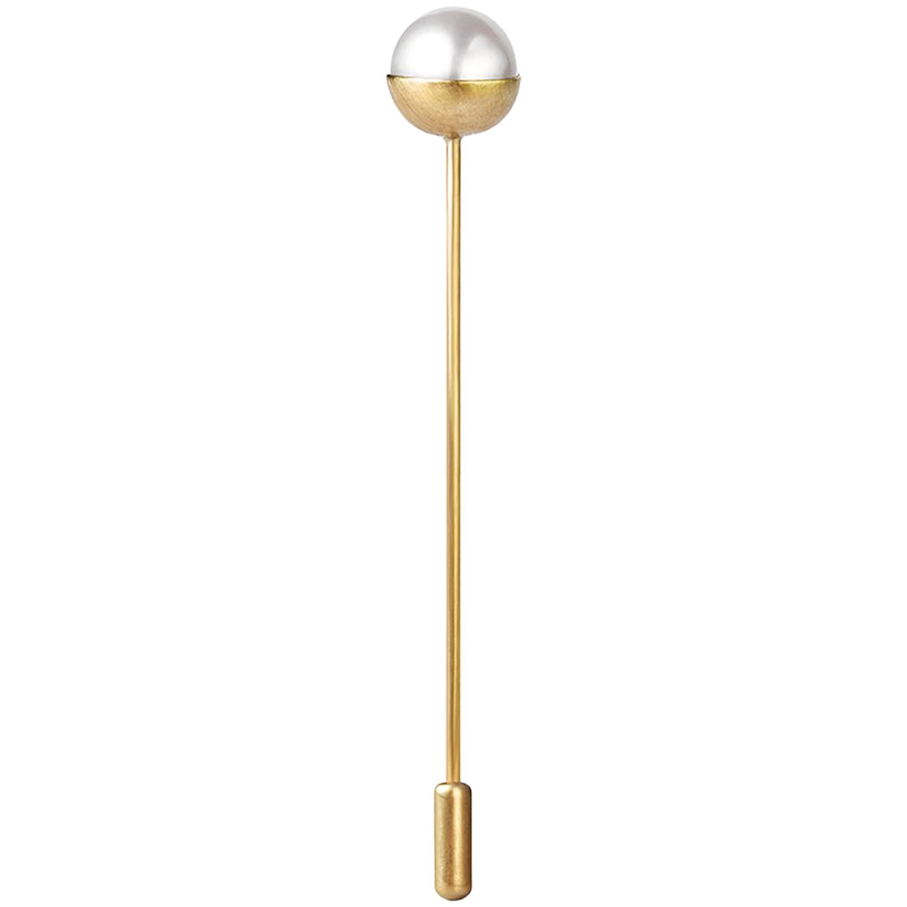 18 Karat Yellow Gold Akoya Pearl Lapel Pin For Sale