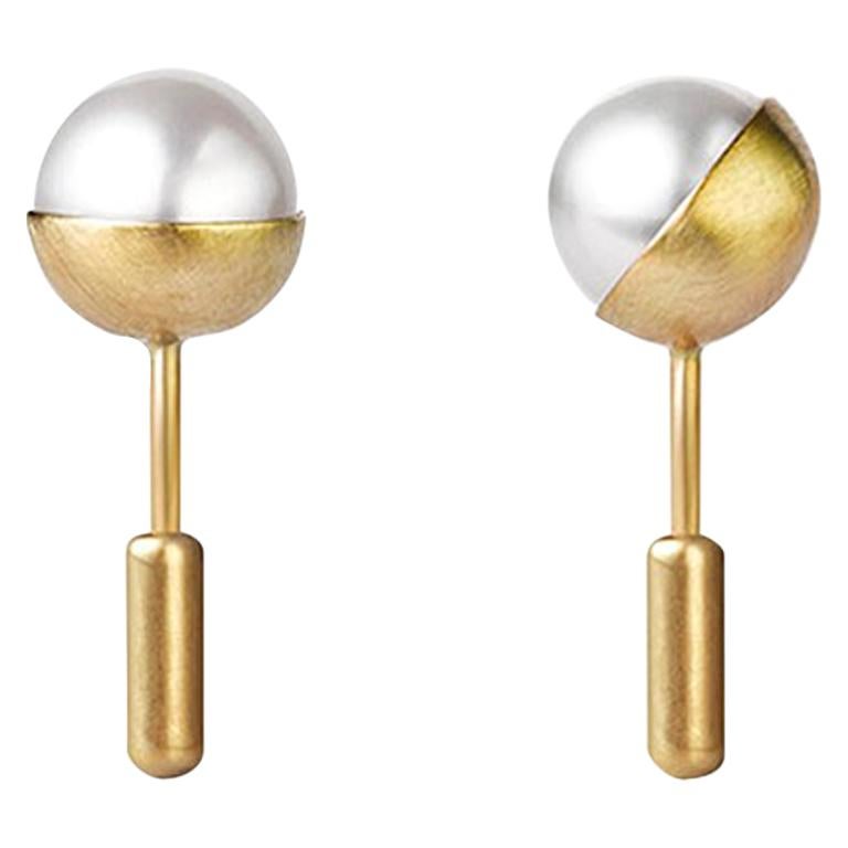 Paar Akoya-Perlen-Ohrringe aus 18 Karat Gelbgold im Angebot