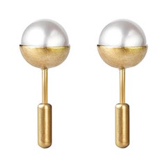 18 Karat Yellow Gold Akoya Pearl Pair of Earrings