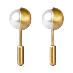 18 Karat Yellow Gold Akoya Pearl Pair of Earrings 18 Karat Yellow Gold Akoya Pearl Pair of Earrings