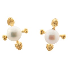 18-Karat Yellow Gold Akoya Pearl, "Touching the invisible" Star Earring