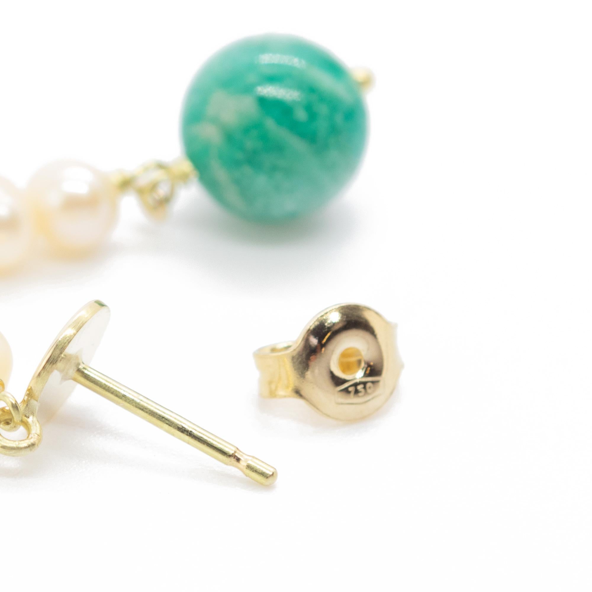 Donna Orecchini moderni a catena con perle di amazzonite in oro giallo 18 carati Intini Jewels in vendita