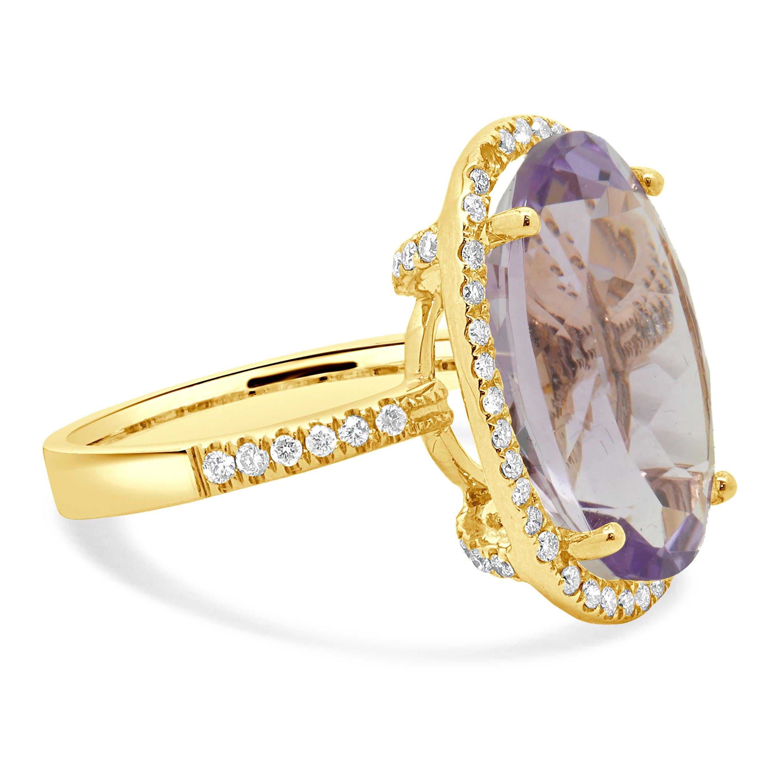 Anillo Halo de Amatista y Diamante en Oro Amarillo de 18 Kilates Corte oval en venta