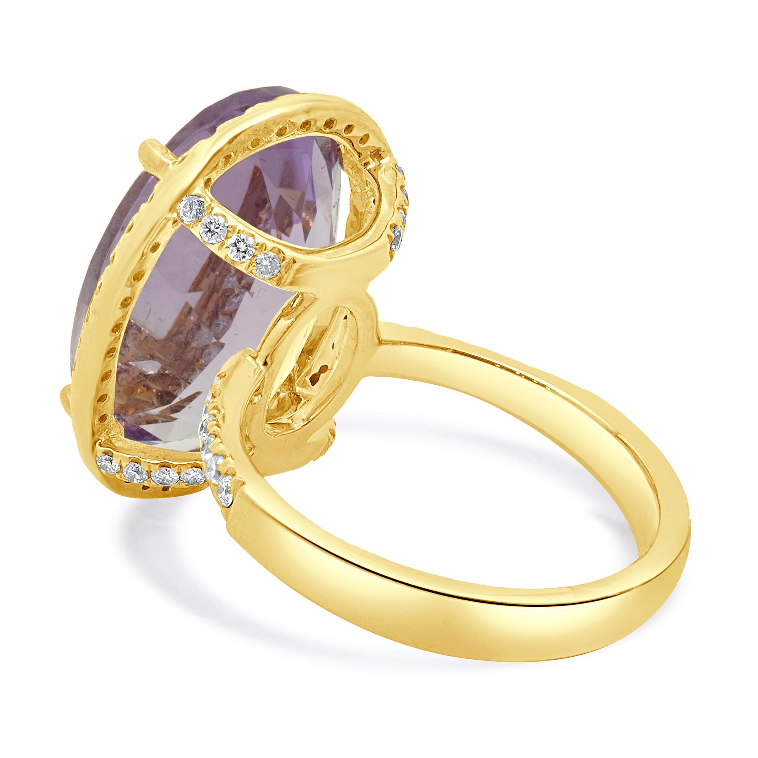 Anillo Halo de Amatista y Diamante en Oro Amarillo de 18 Kilates en Excelente estado para la venta en Scottsdale, AZ