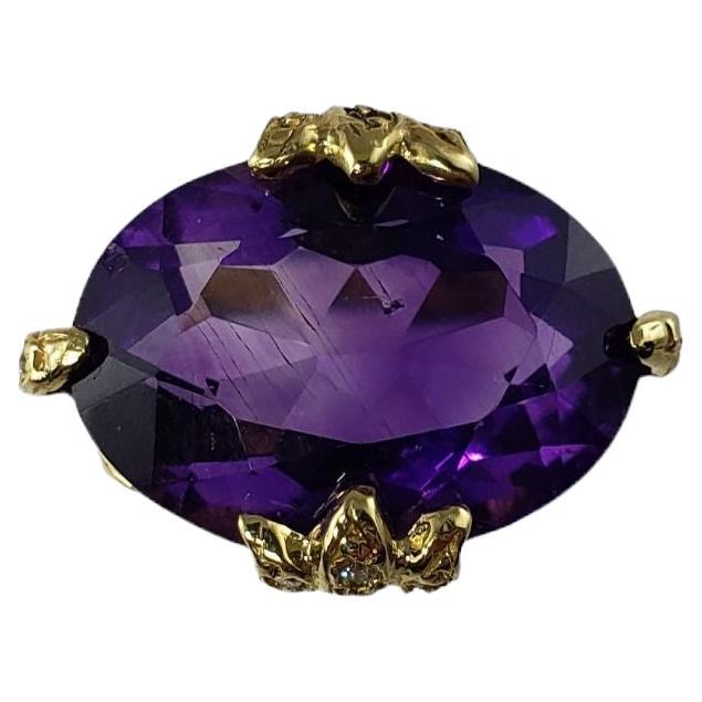 18 Karat Yellow Gold Amethyst and Diamond Ring #13751 For Sale