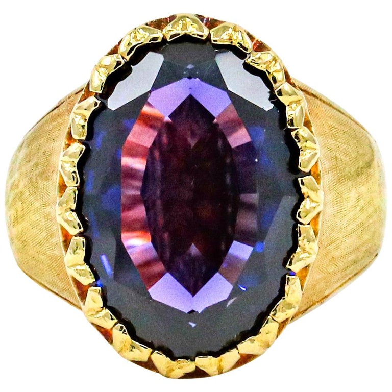18 Karat Yellow Gold Amethyst Cocktail Ring For Sale at 1stDibs
